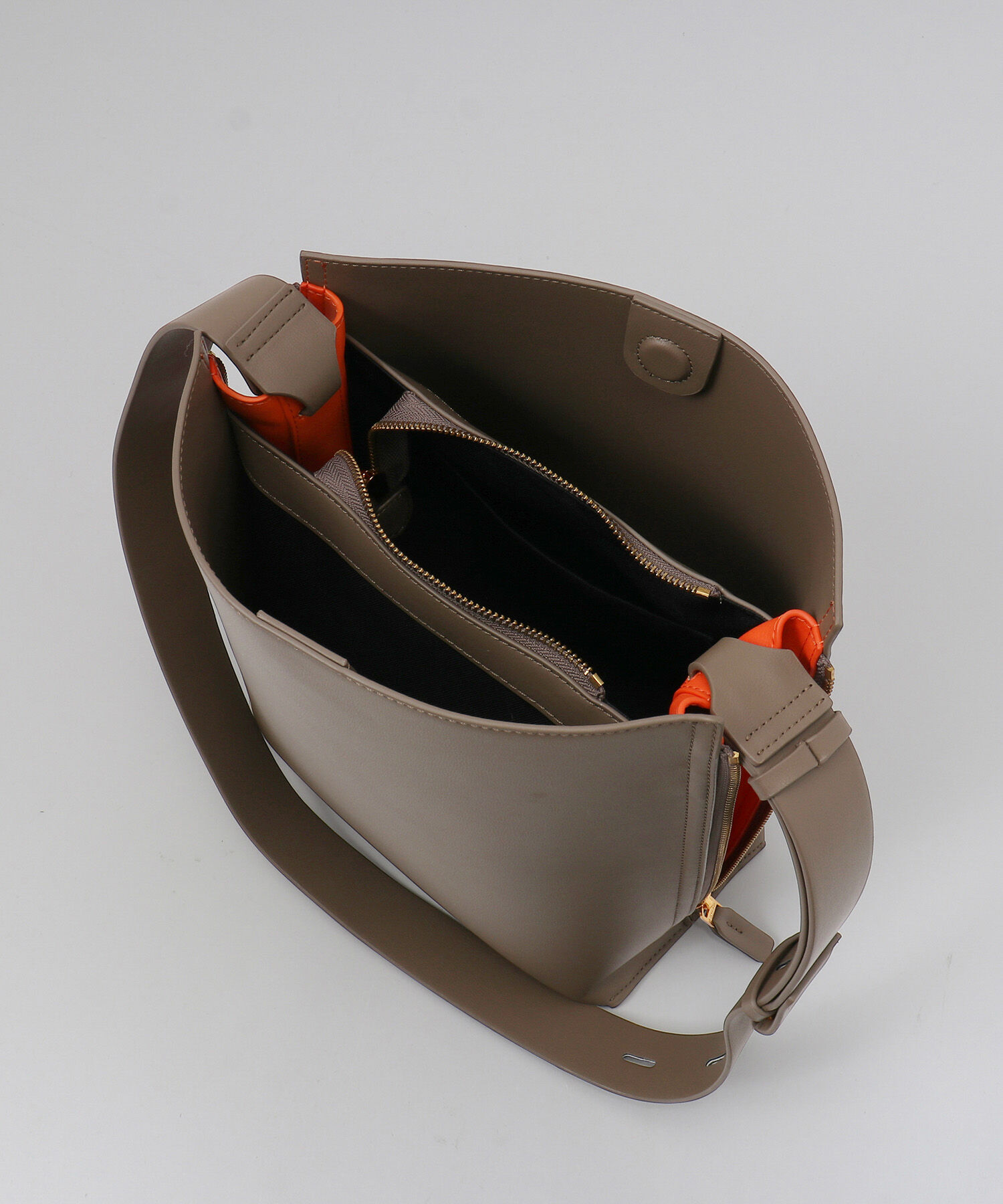 E'POR「【E'POR】Y BAG Shoulder Medium（サイドジップショルダーバッグ）【WEB限定/一部店舗限定】【メディア掲載」|ショルダー・メッセンジャー|