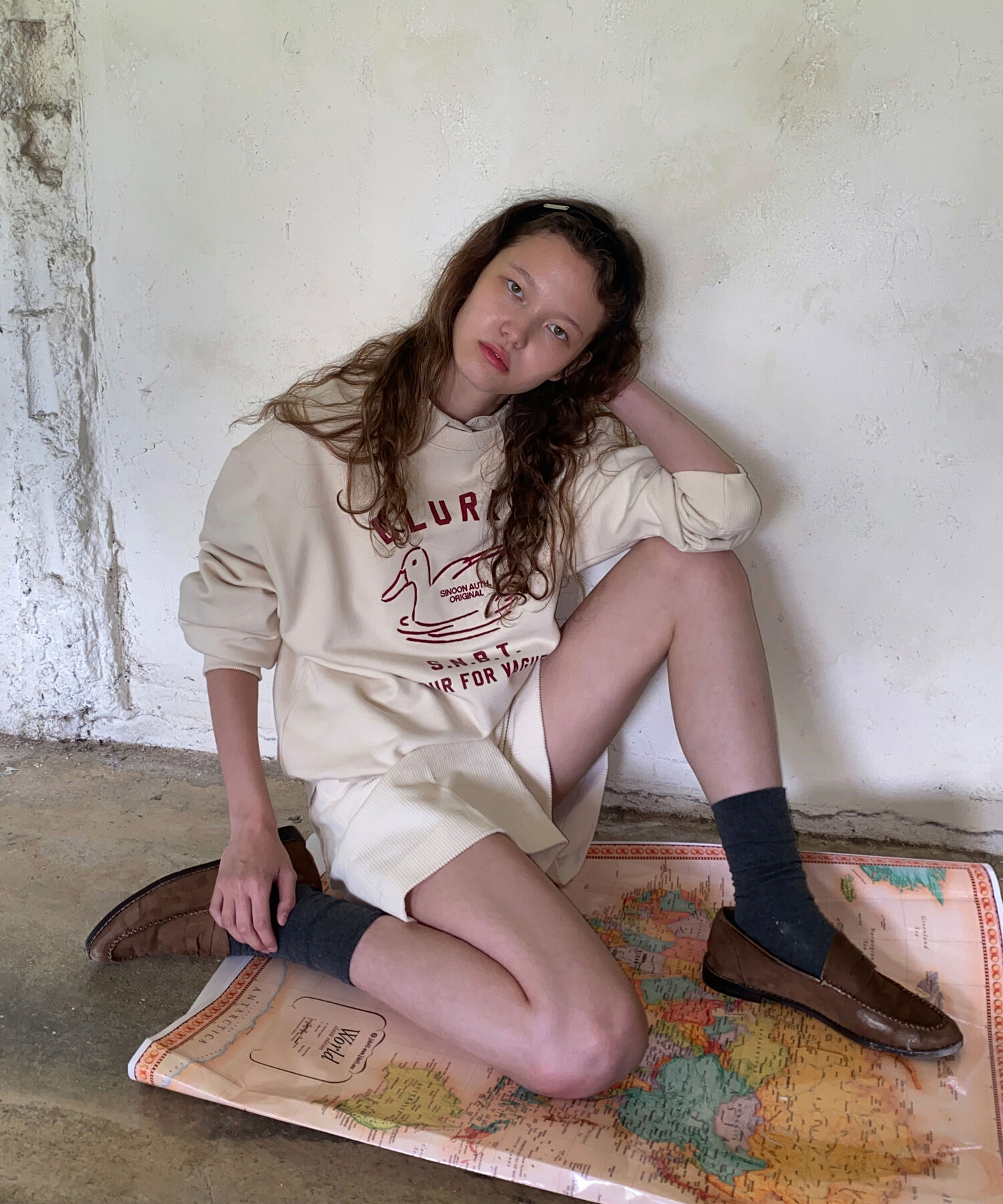 VIS「【韓国人気ブランド/sinoon】プリントスウェットプルオーバー【洗える】」|スウェット・ジャージ|