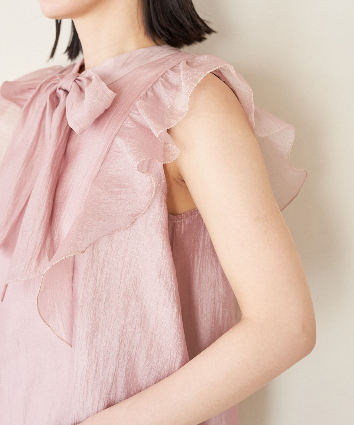 VIS「【新色追加】シャイニーボウタイフリルブラウス【前後2WAY】【洗える】」|シャツ・ブラウス|