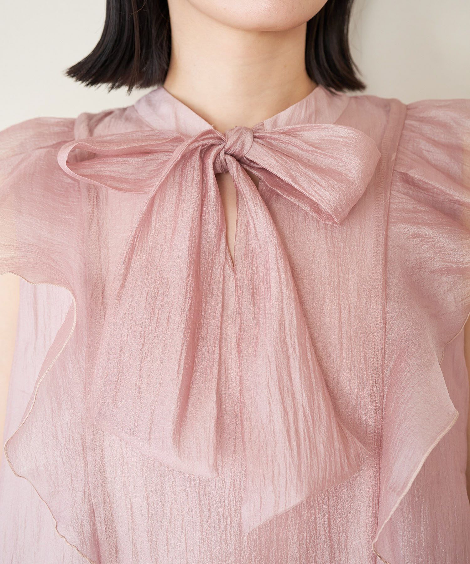 VIS「【新色追加】シャイニーボウタイフリルブラウス【前後2WAY】【洗える】」|シャツ・ブラウス|