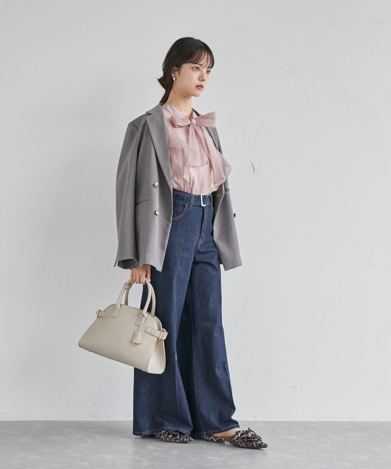 VIS「【新色追加】シャイニーボウタイフリルブラウス【前後2WAY】【洗える】」|シャツ・ブラウス|