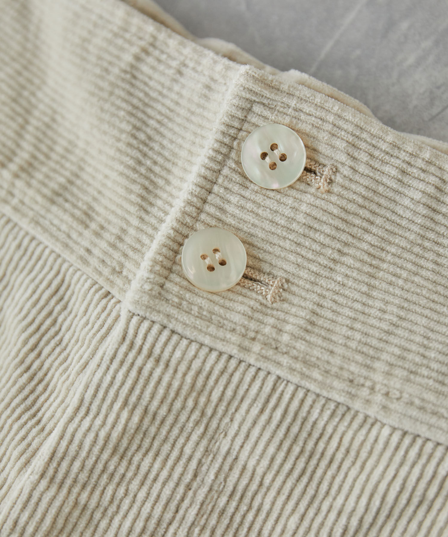 VIS「細コーデュロイワイドパンツ」|スラックス|