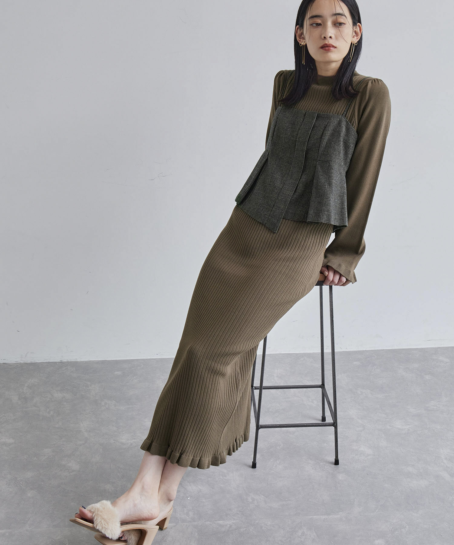 VIS「【SET】ビスチェセット裾ミニフリルリブニットワンピース」|ワンピース|