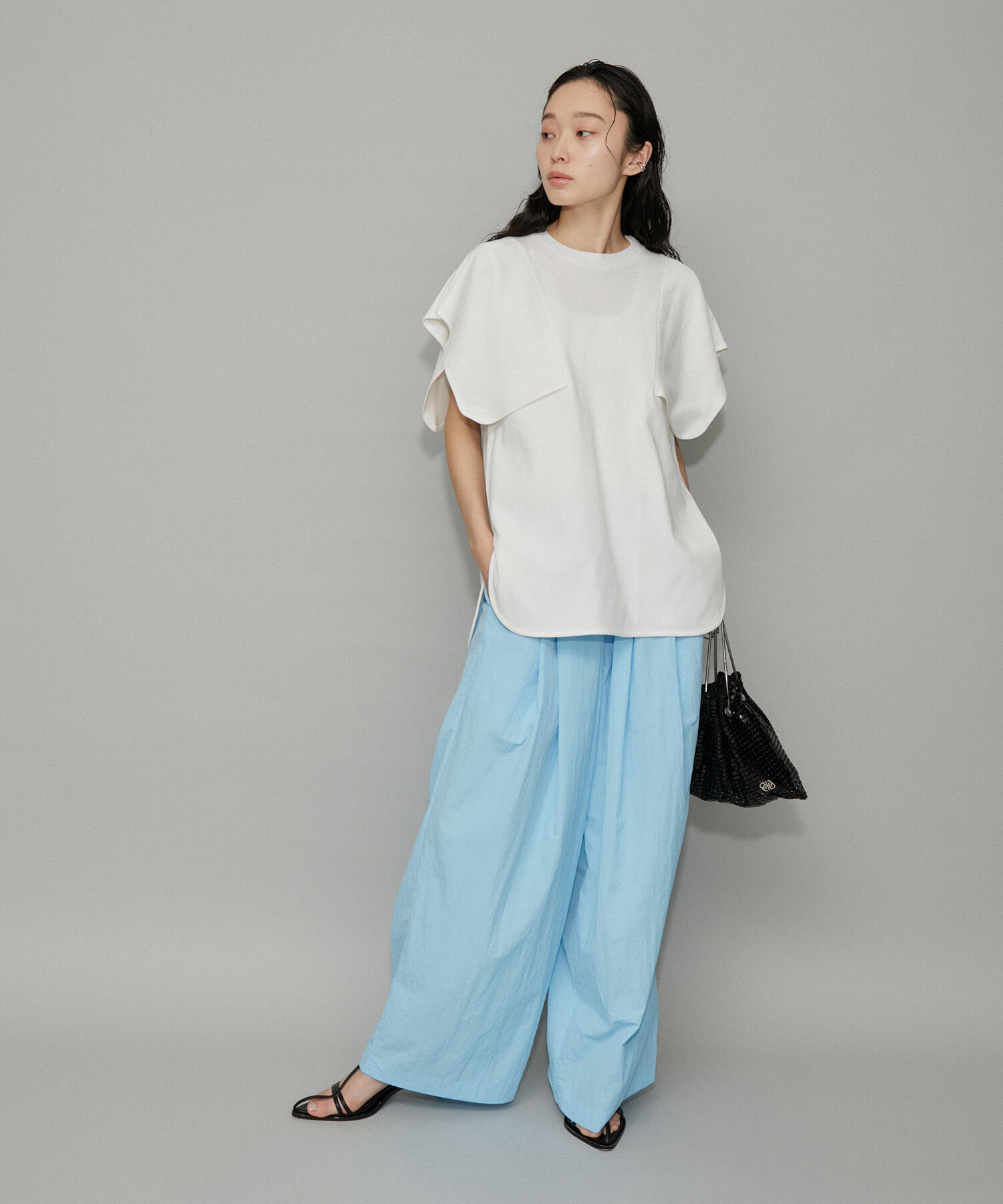 ADAM ET ROPE'「撥水ナイロンイージーパンツ」|チノ|