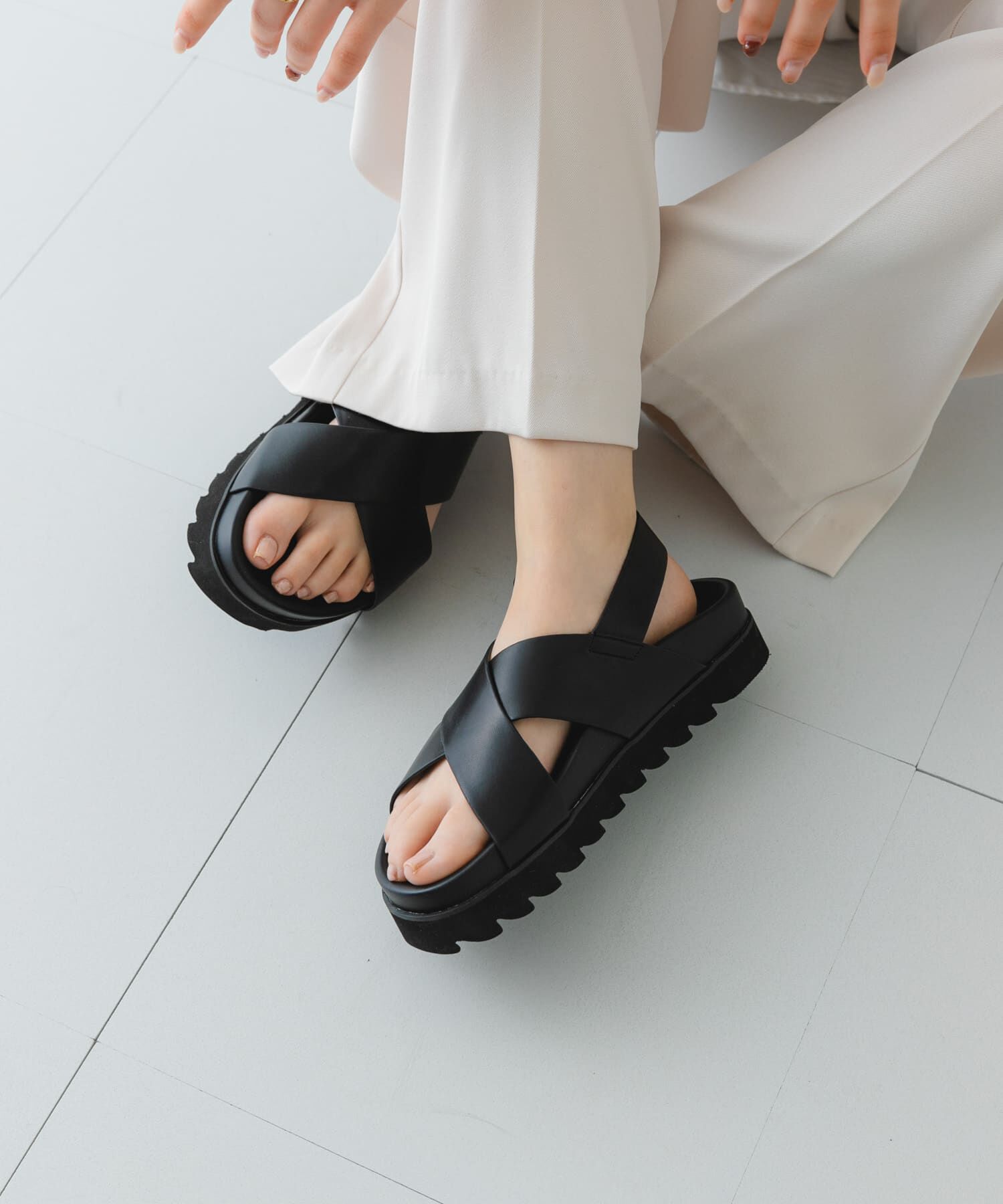 RODE SKO「フットベッドクロスサンダル」|サンダル|