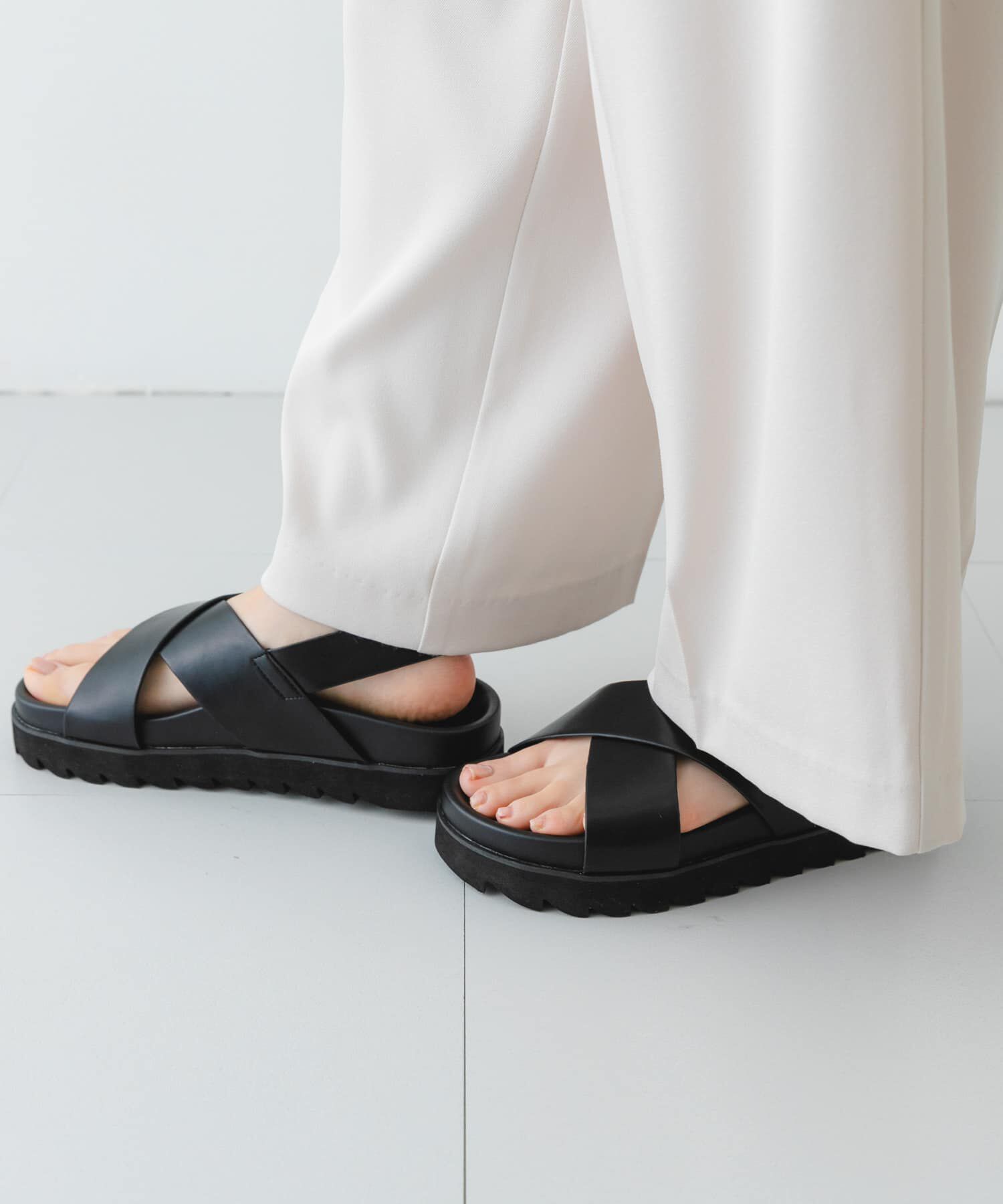 RODE SKO「フットベッドクロスサンダル」|サンダル|