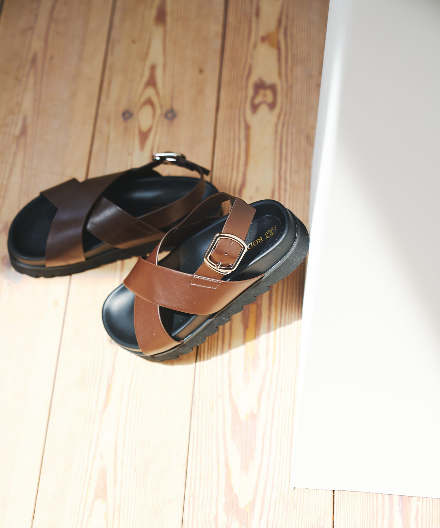 RODE SKO「フットベッドクロスサンダル」|サンダル|