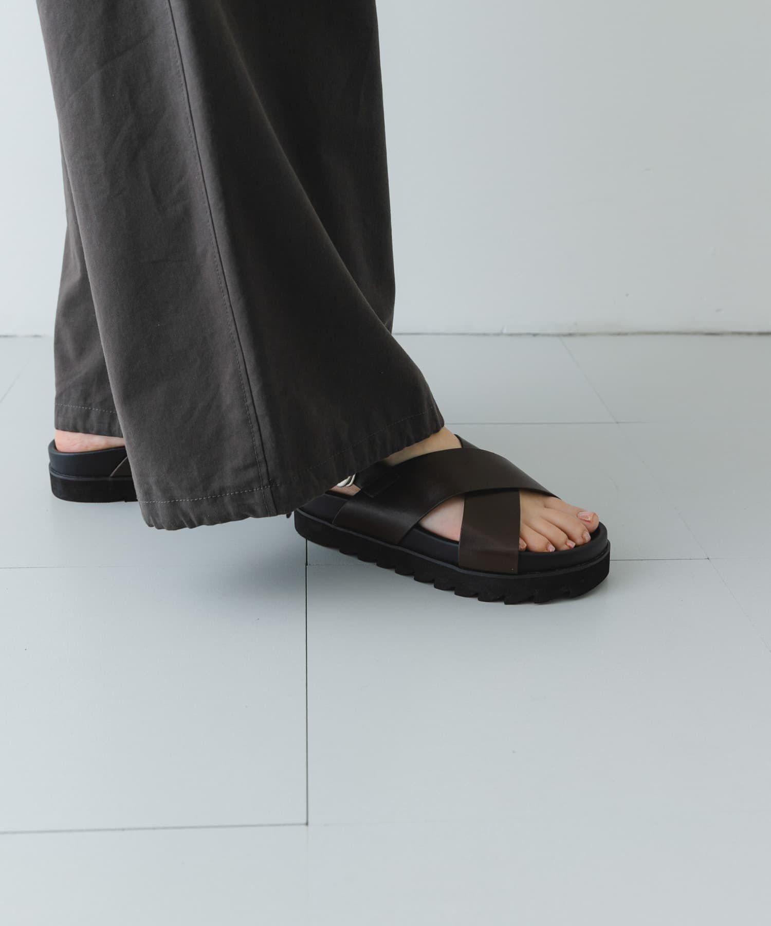 RODE SKO「フットベッドクロスサンダル」|サンダル|