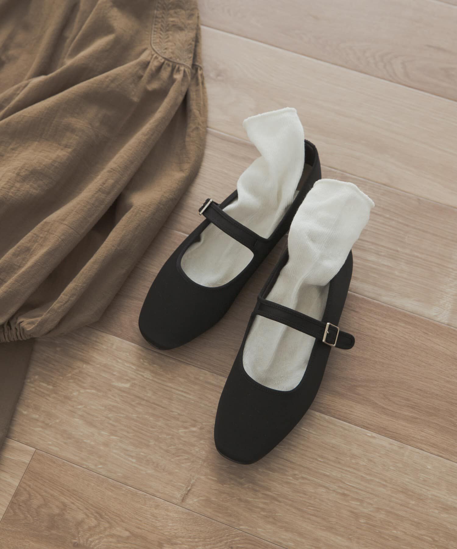 URBAN RESEARCH DOORS「サテンメリージェーン」|パンプス|ブラック