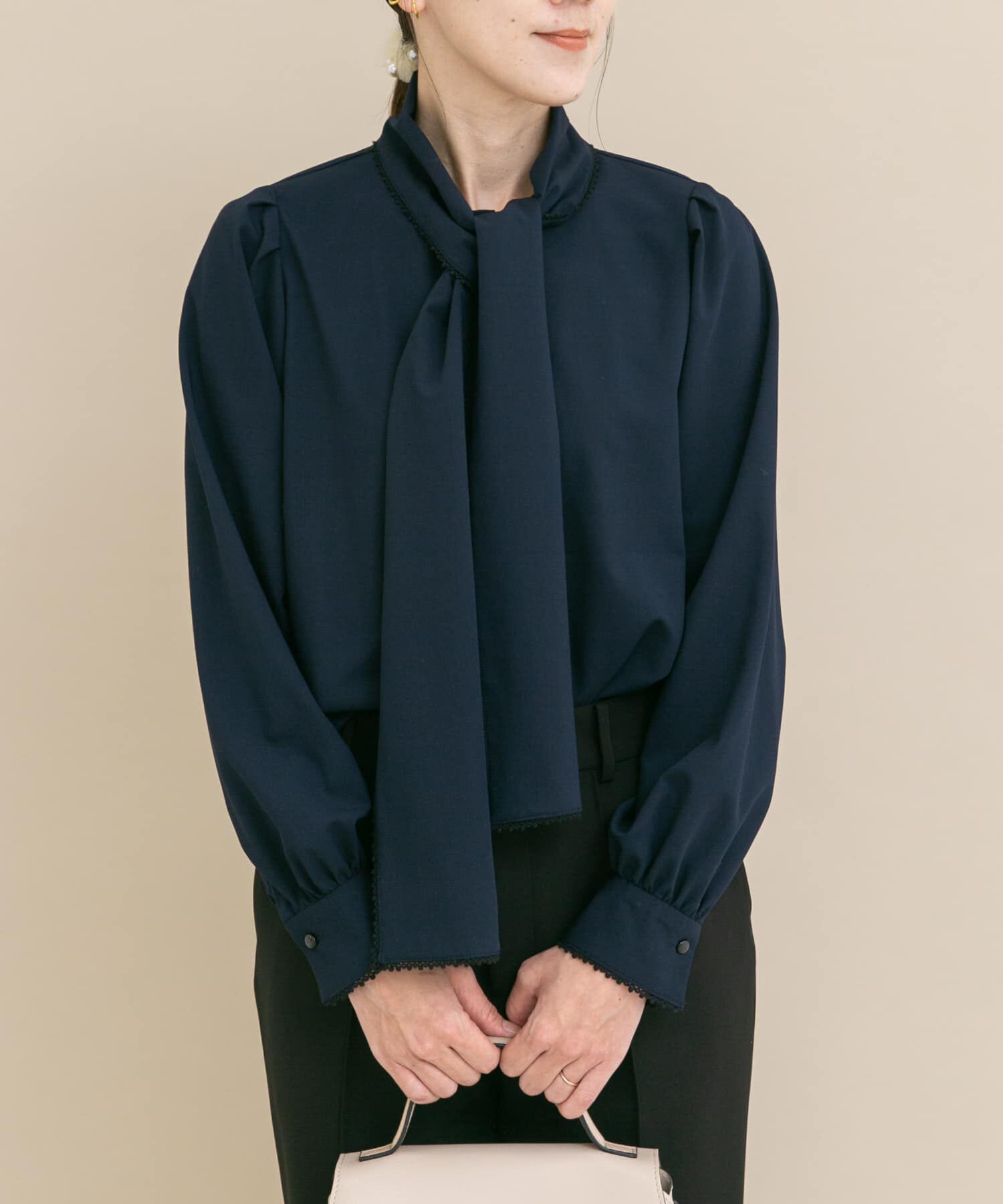 URBAN RESEARCH ROSSO「『WEB/一部店舗限定』トリミングボウタイブラウス」|シャツ・ブラウス|