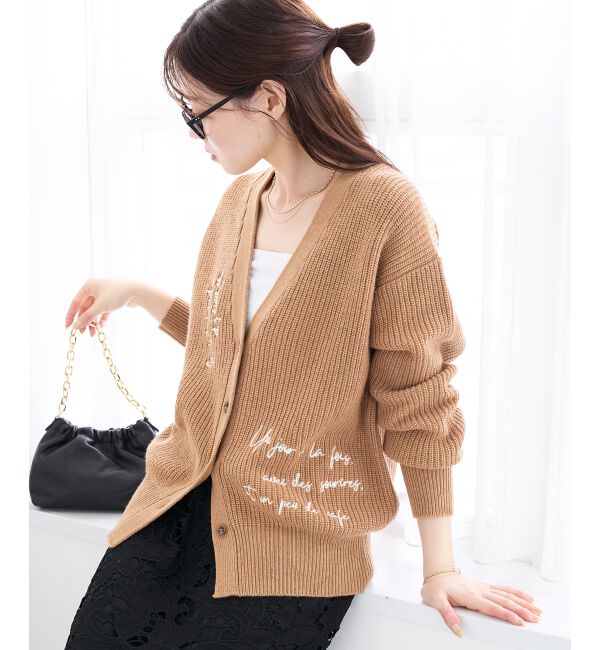  「メッセージ刺繍Vカーディガン」|カーディガン|