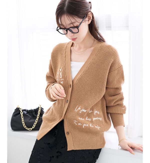  「メッセージ刺繍Vカーディガン」|カーディガン|キャメル