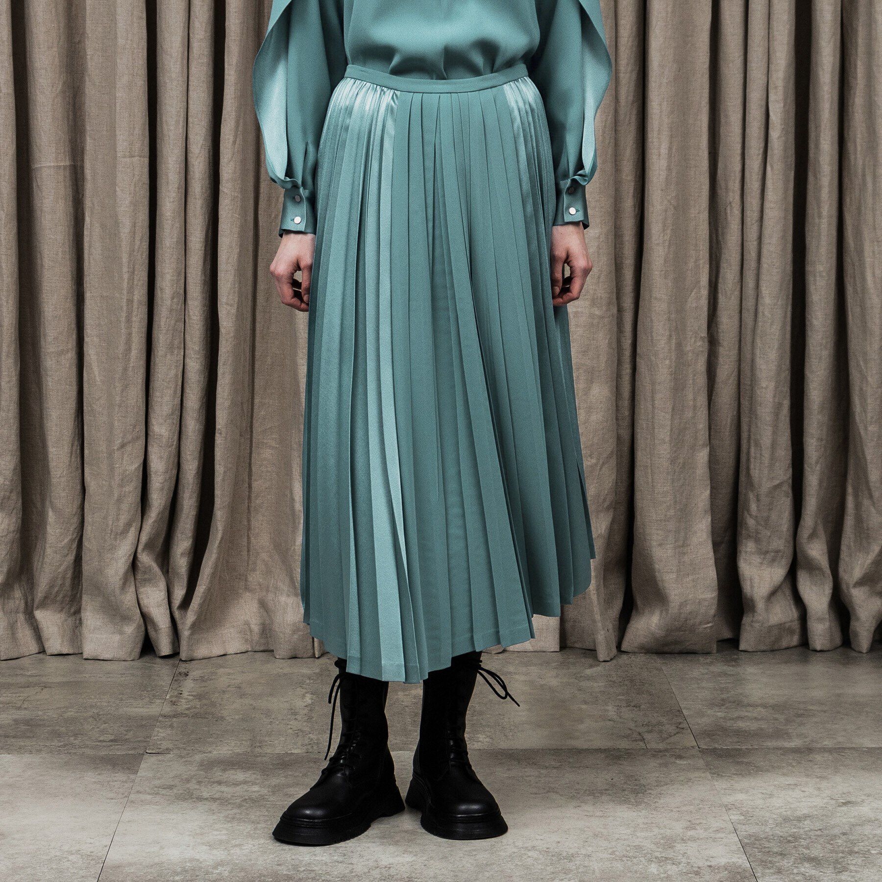 UNTITLED「バックサテンジョーゼット スカート」|スカート|ライトブルー(091