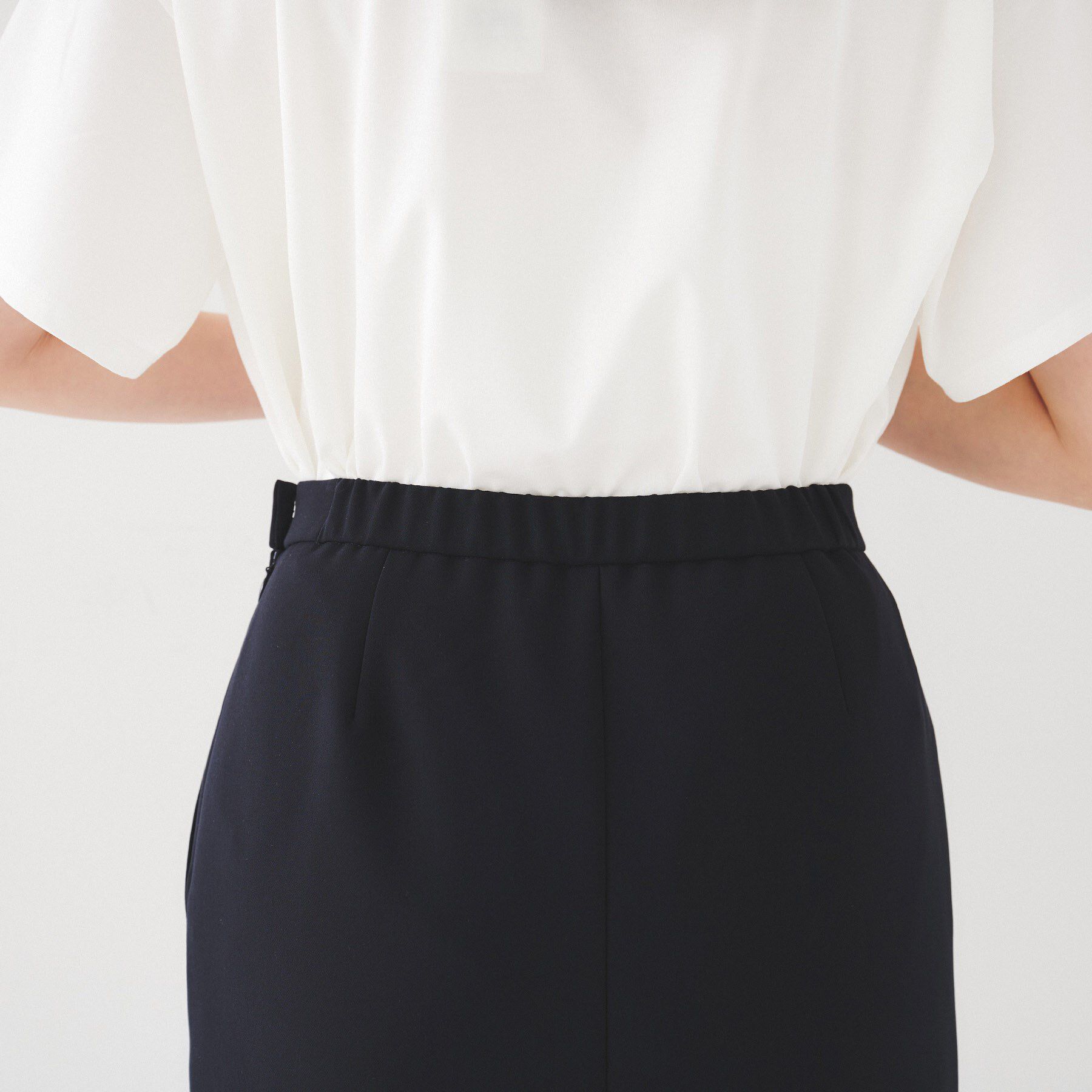 UNTITLED「【後ろウエストゴム/洗える】ストレッチ ナロースカート」|スカート|