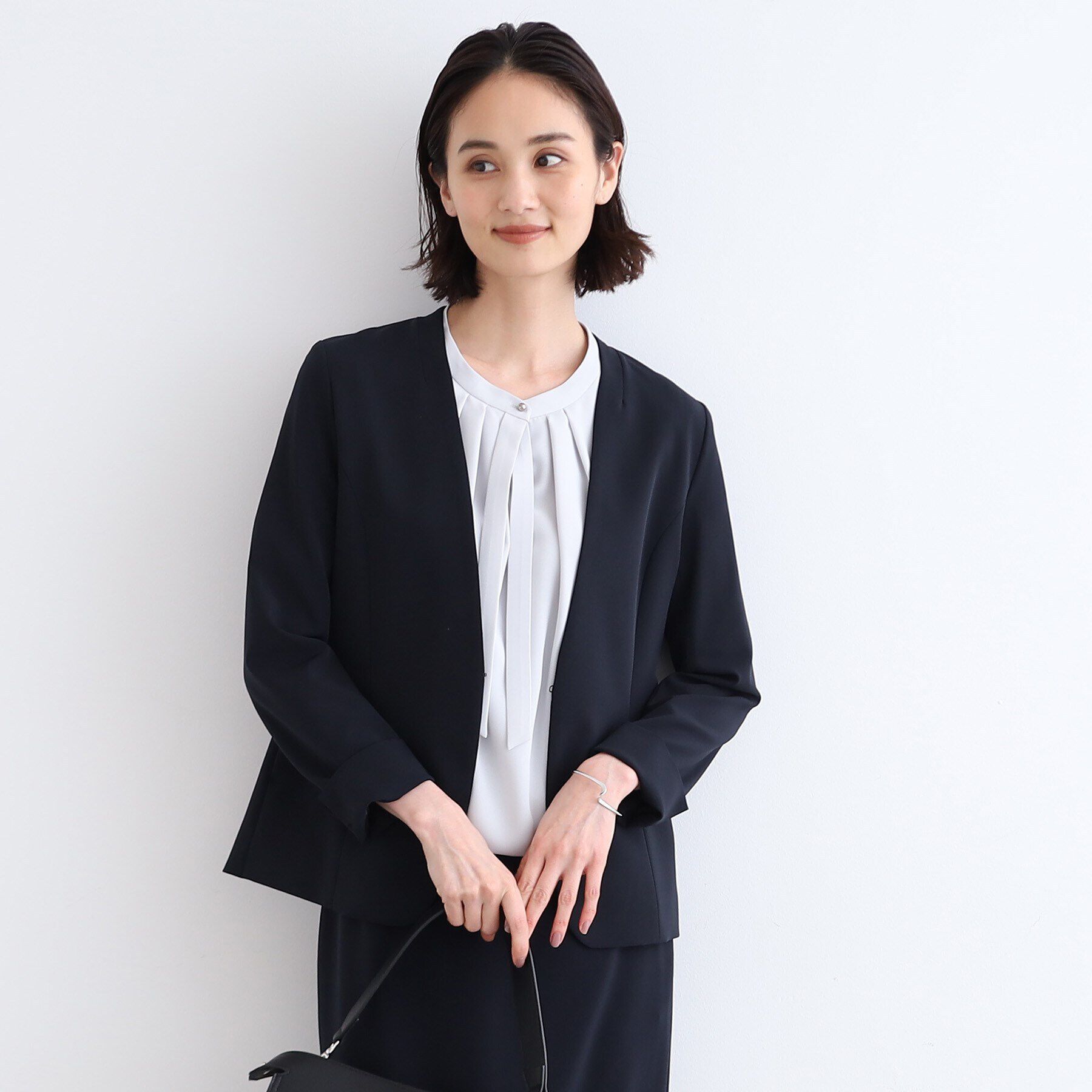 INDIVI「【定番スーツ/洗える/UVケア】ストレッチノーカラージャケット」|スーツ|ネイビー(693)