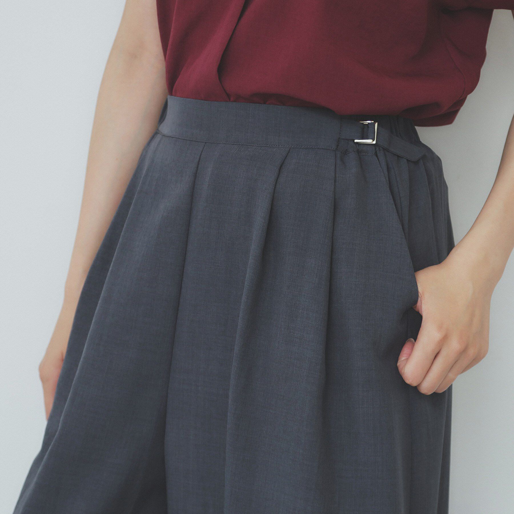 index「サイドタブデザインスカンツ【洗濯機洗い可/吸水速乾/防シワ/抗ピル/イージーアイロン】」|その他|