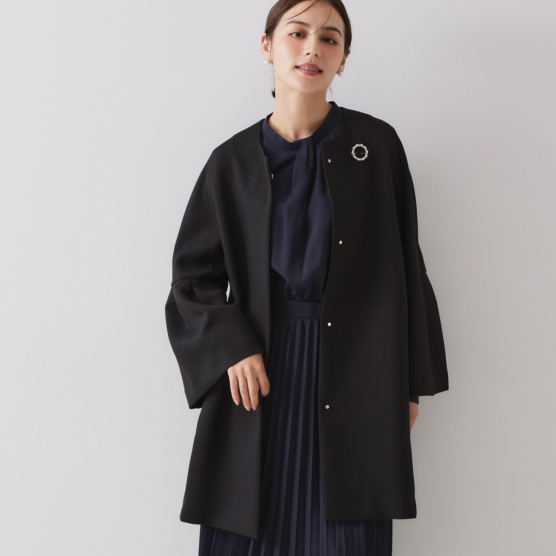 OPAQUE.CLIP「フレアスリーブミドルコート【洗濯機OK】」|ノーカラーコート|ブラック(019)