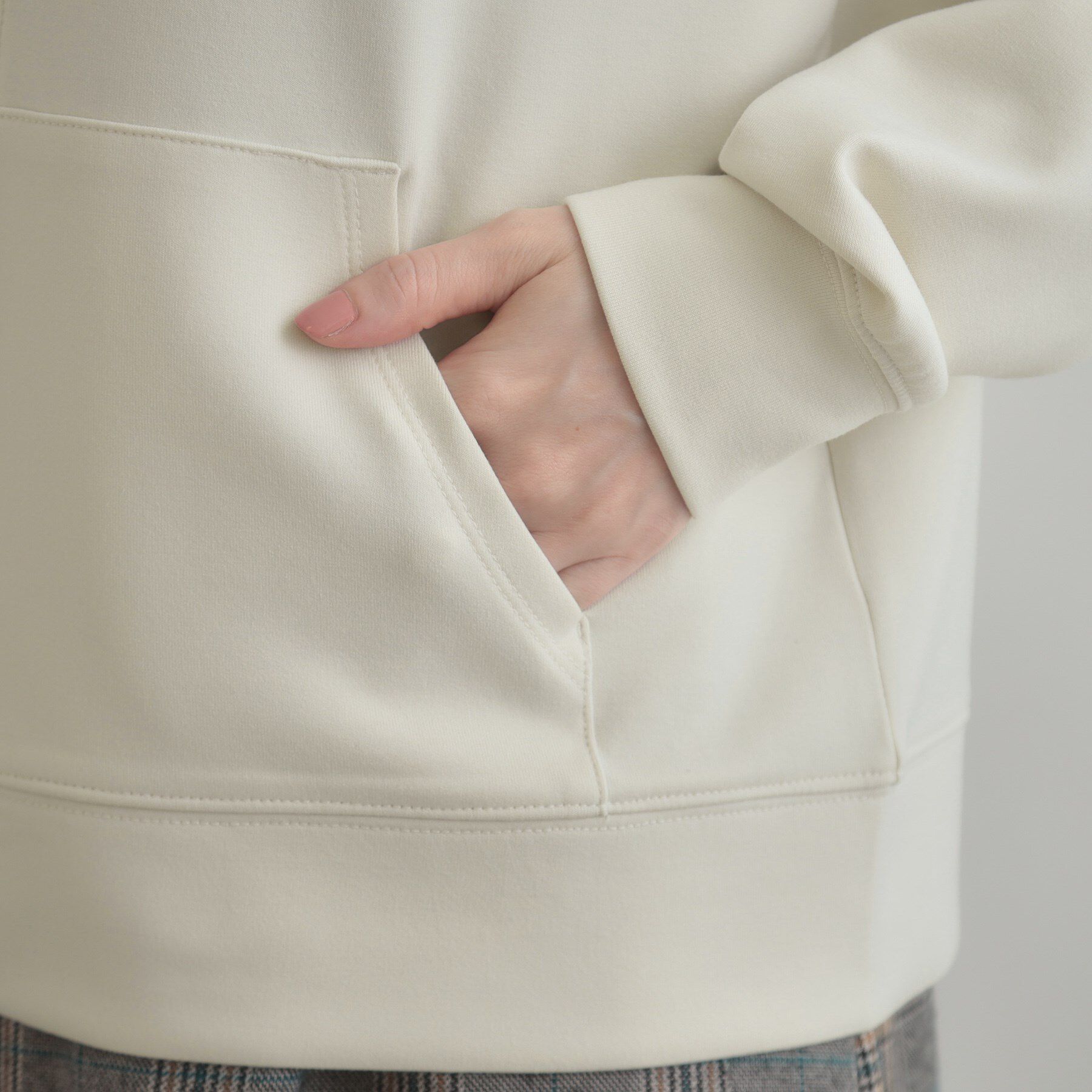 Couture broach「【マシンウォッシャブル・UVケア・大人可愛い】リボン刺繍ダンボールZIPフーディ」|パーカー|