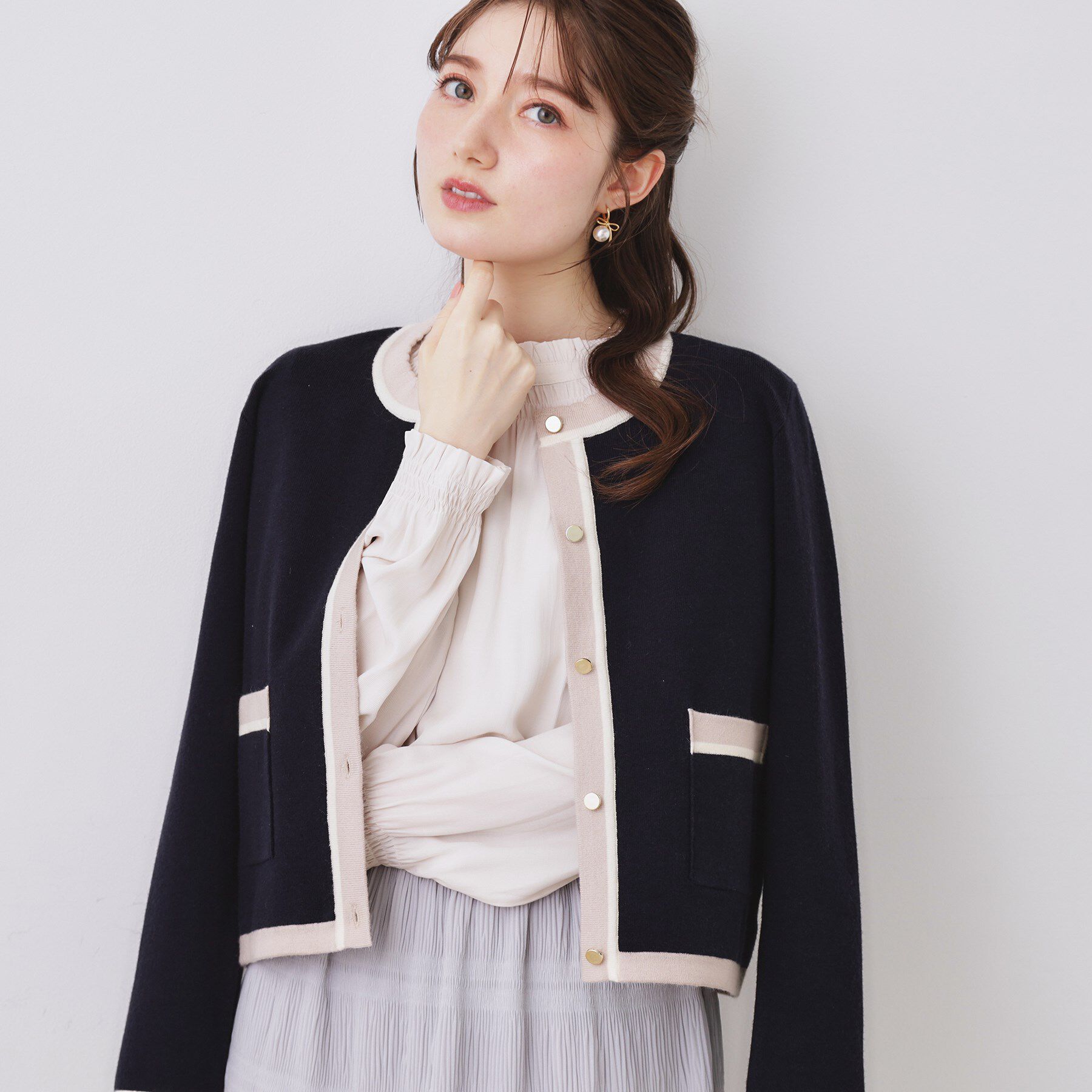 Couture broach「【ハレの日・通勤・着映え】配色 総針カーディガン」|カーディガン|ネイビー(094)