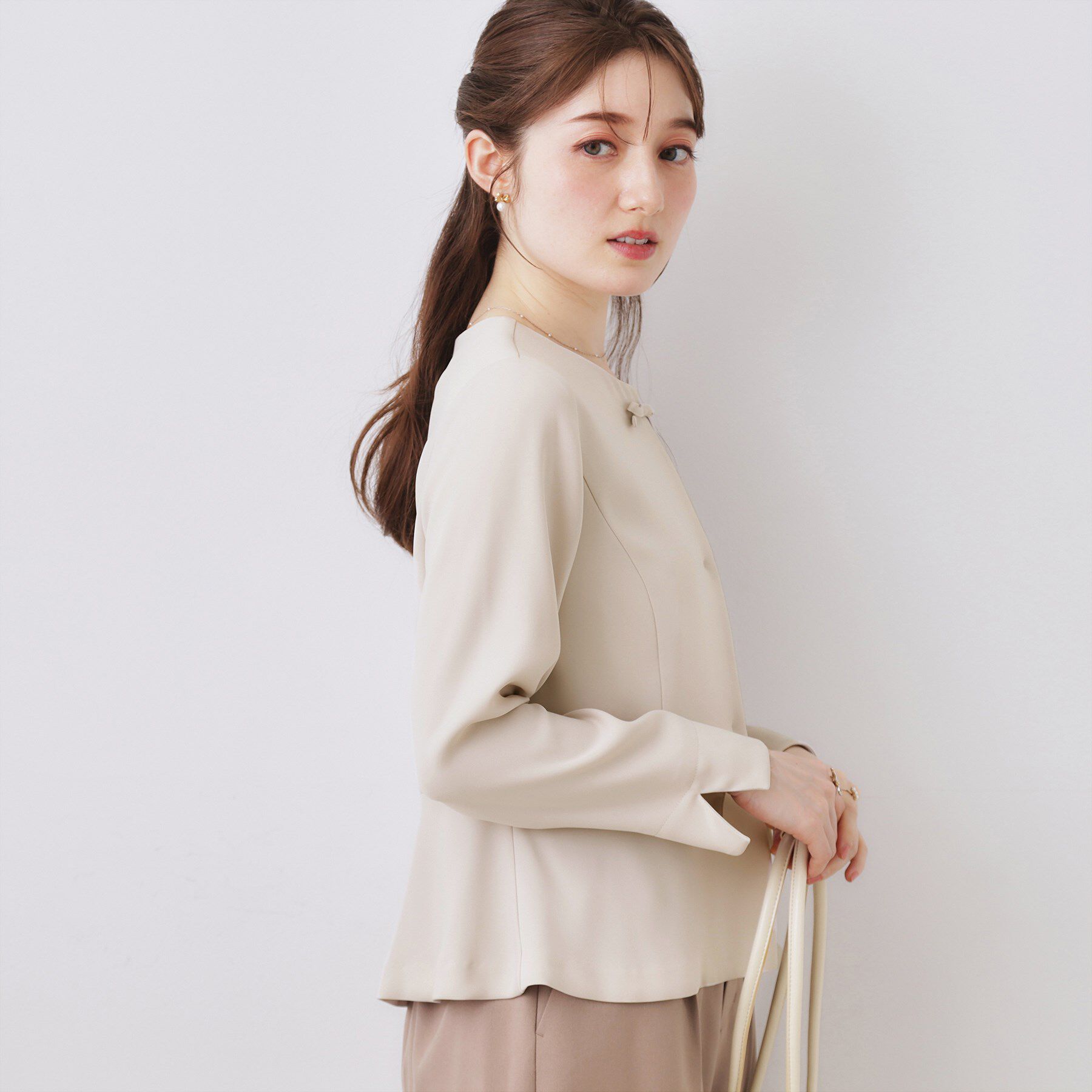 Couture broach「【ハレの日・通勤】リボンデザイン ペプラムブラウス」|シャツ・ブラウス|