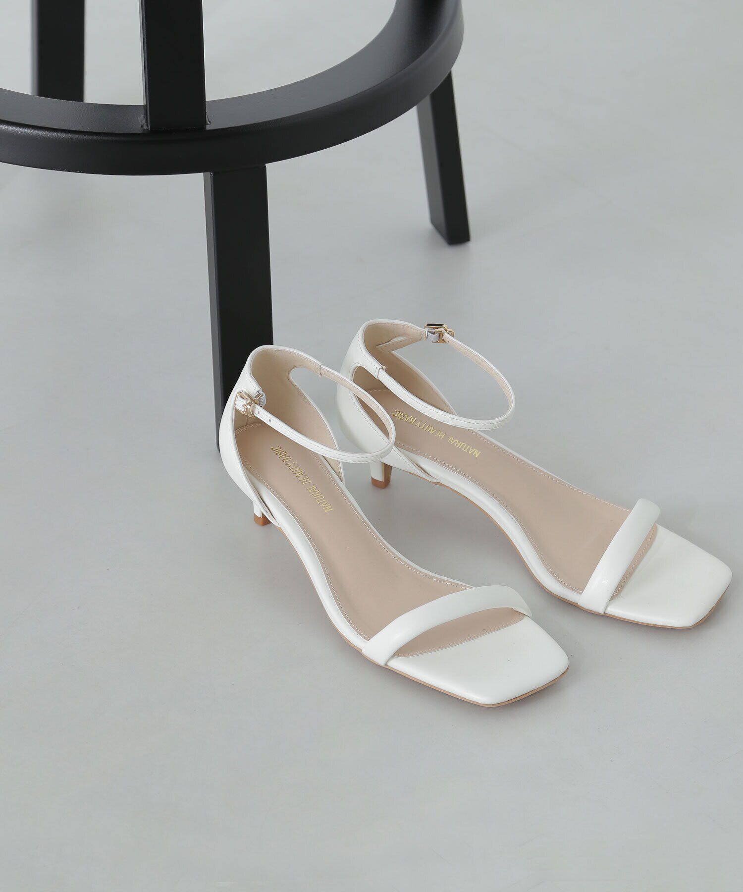  「ナローパフストラップサンダル」|その他|シロ