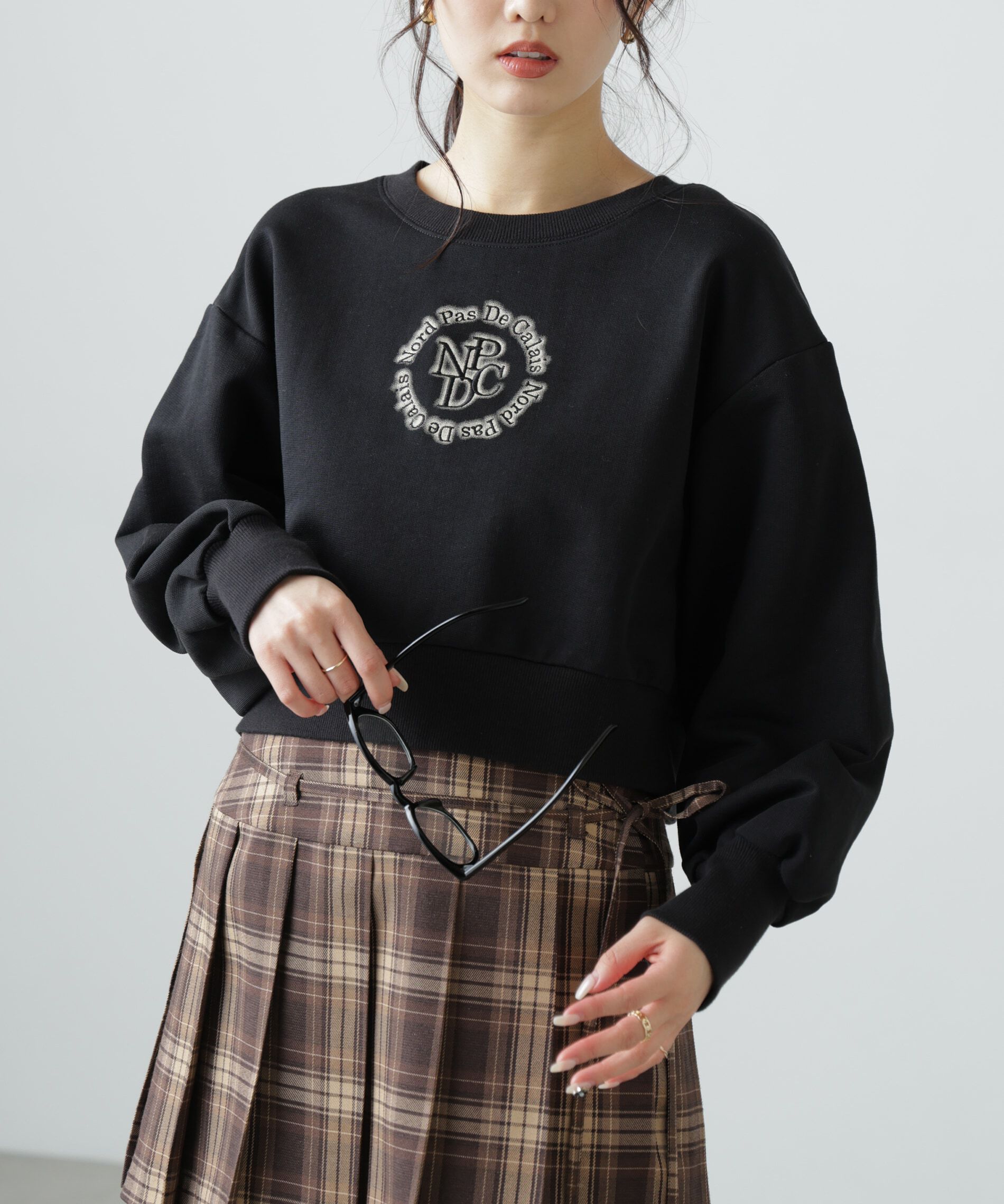  「サークルロゴ刺繍ショート丈スウェット」|Tシャツ・カットソー|