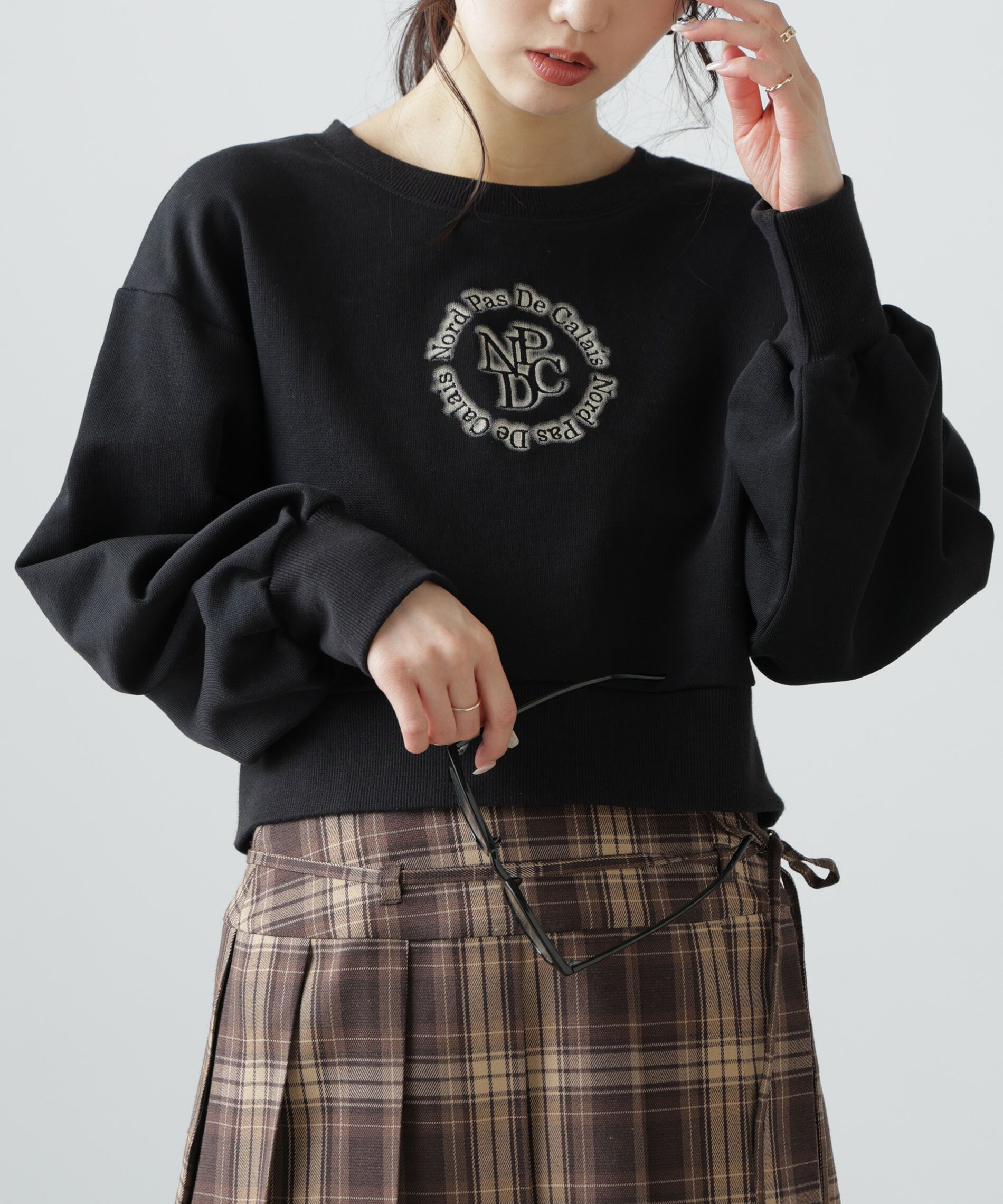  「サークルロゴ刺繍ショート丈スウェット」|Tシャツ・カットソー|