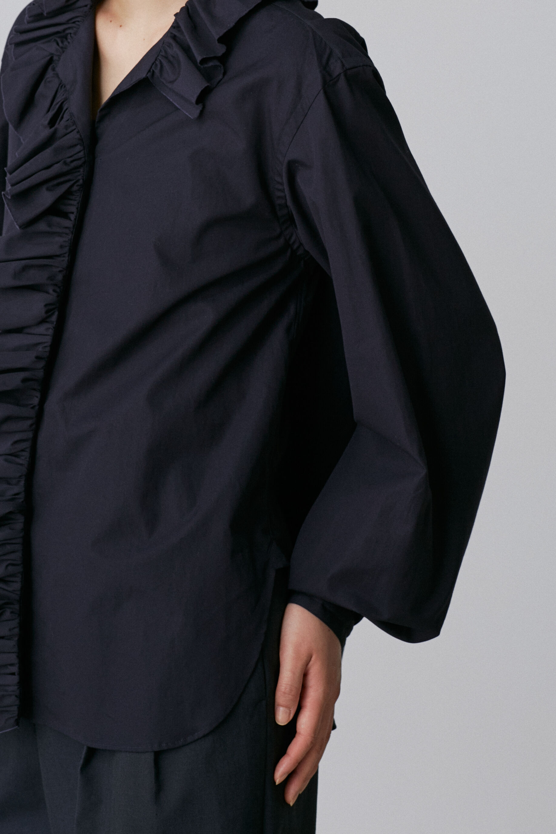 YLEVE 「YLEVE / BOURRIENNE  COTTON TYPEWRITER RUFFLE BLOUSE」|シャツ・ブラウス|