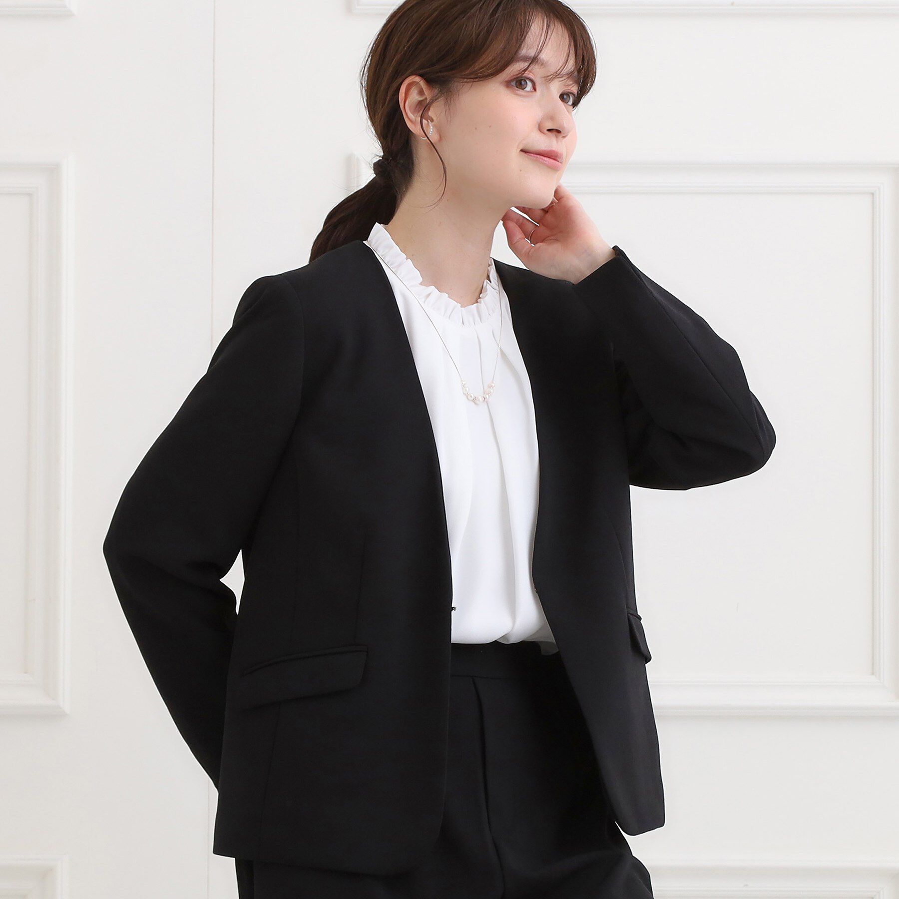 SHOO･LA･RUE「【洗濯機可/セットアップ可/S-3L】きちんと楽に。カットジョーゼットノーカラージャケット」|ノーカラージャケット|ブラック(019)