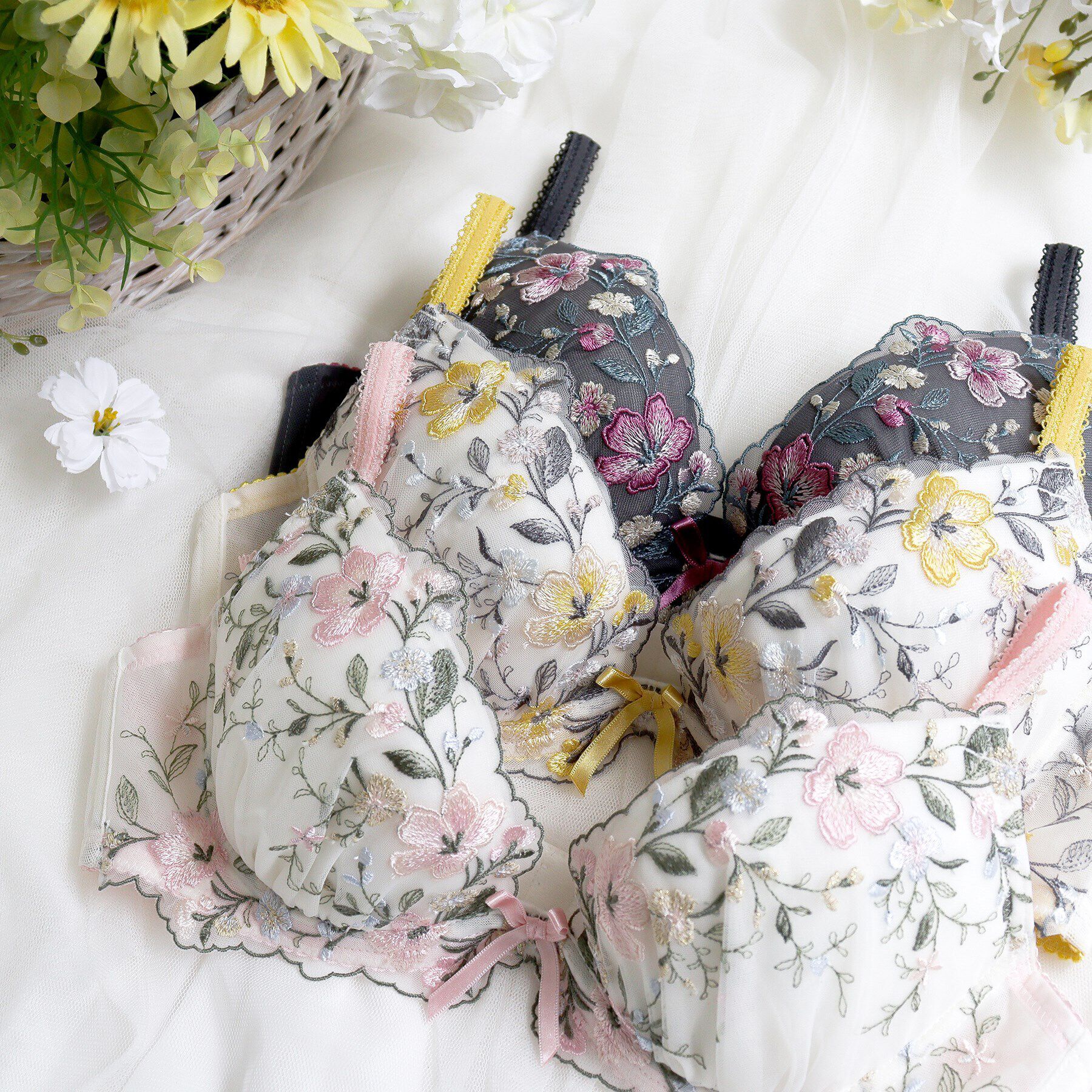 Risa Magli「シェンナ ブラジャー（E-F）＜リサマリ ミラクル谷間ブラ＞」|インナー|