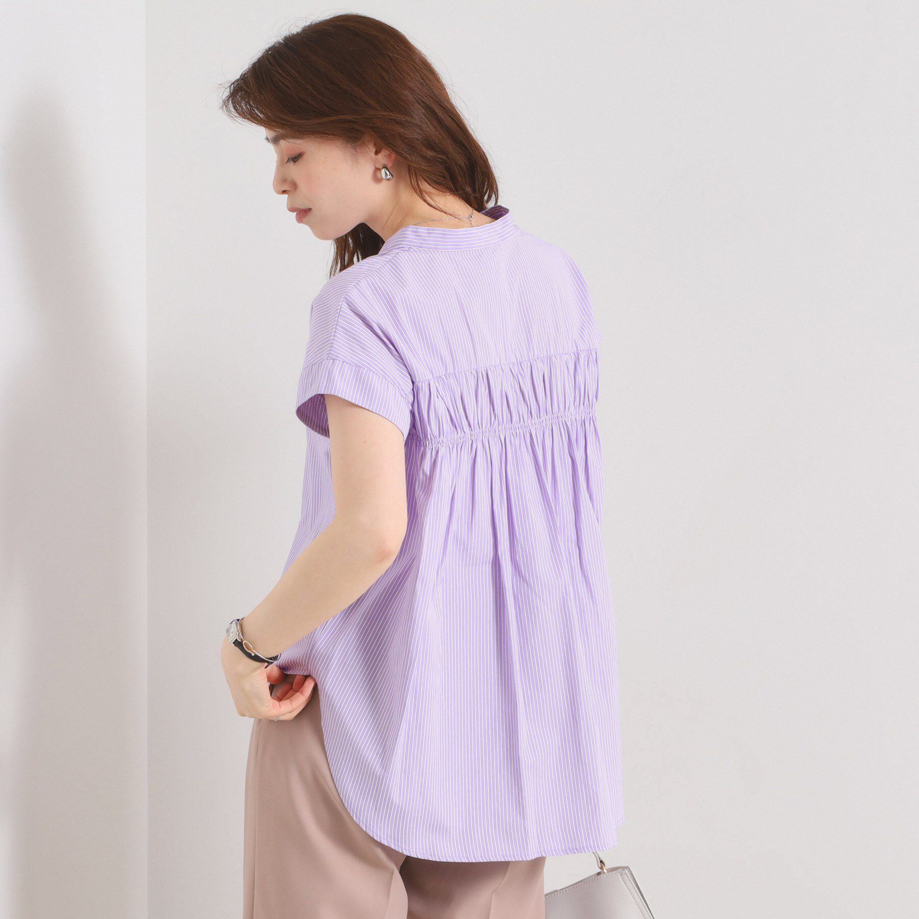 ITS&rsquo;DEMO「【接触冷感／手洗い可】ストライプバックギャザーブラウス」|シャツ・ブラウス|ラベンダー(380)