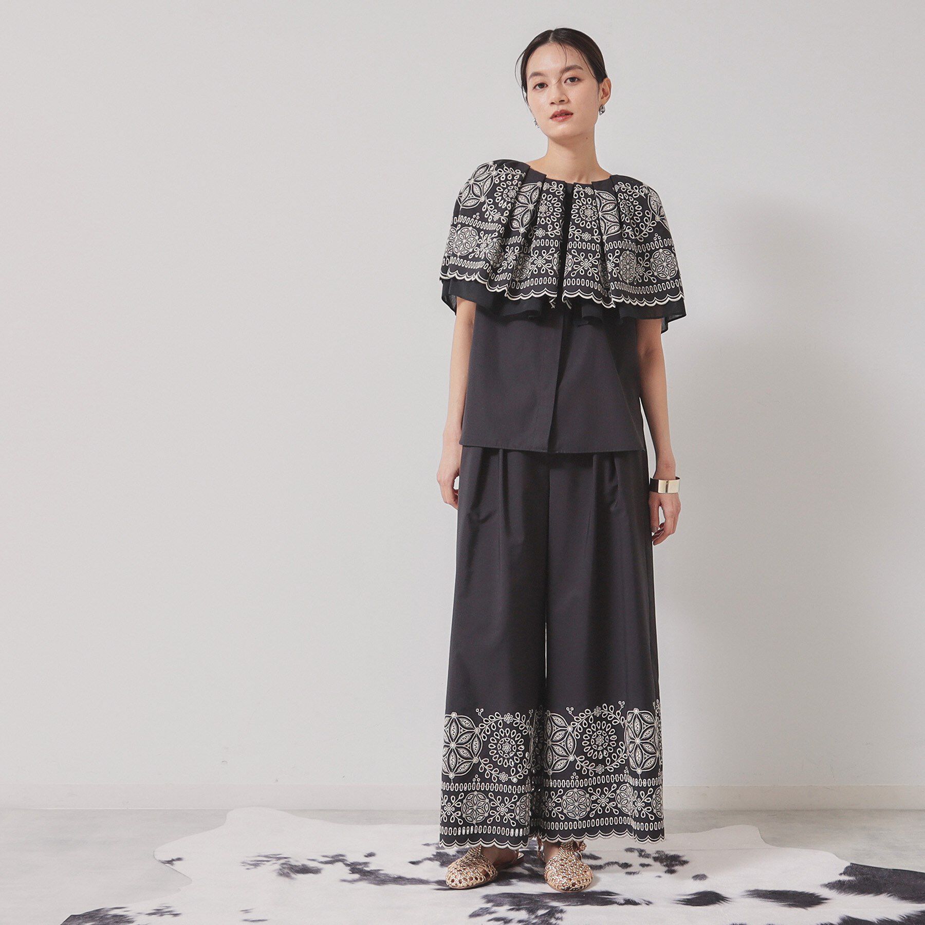 SunaUna「【幾何柄／エンブロイダリー】ケープカラーブラウス」|シャツ・ブラウス|