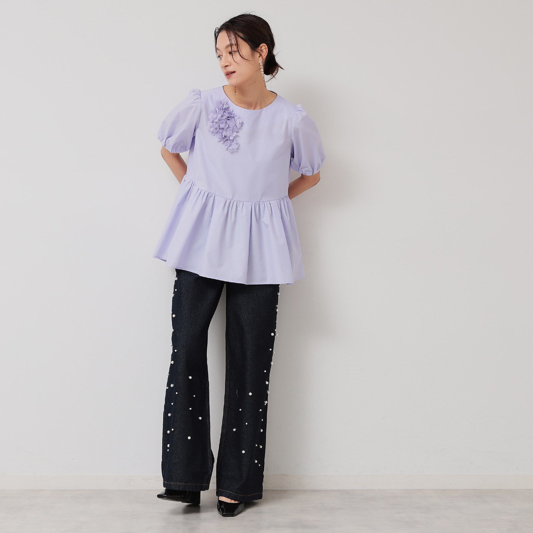 SunaUna「【接触冷感／ペプラム】コサージュ風ブラウス」|シャツ・ブラウス|