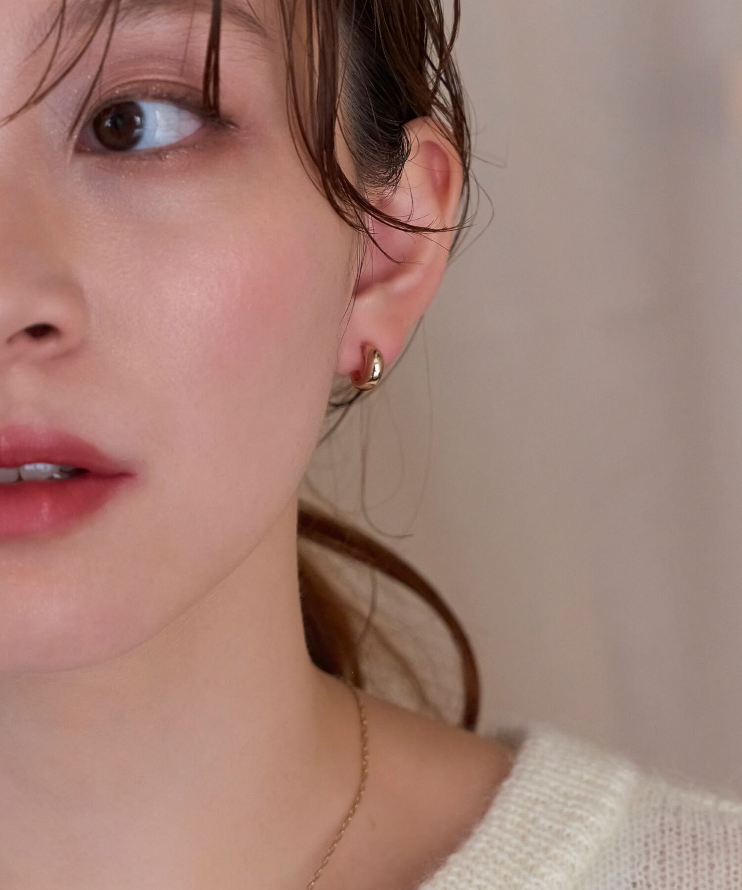 Phoebe「【金属アレルギー対応】ぷっくりフープセラミックピアス　シャンパンゴールド」|ピアス|