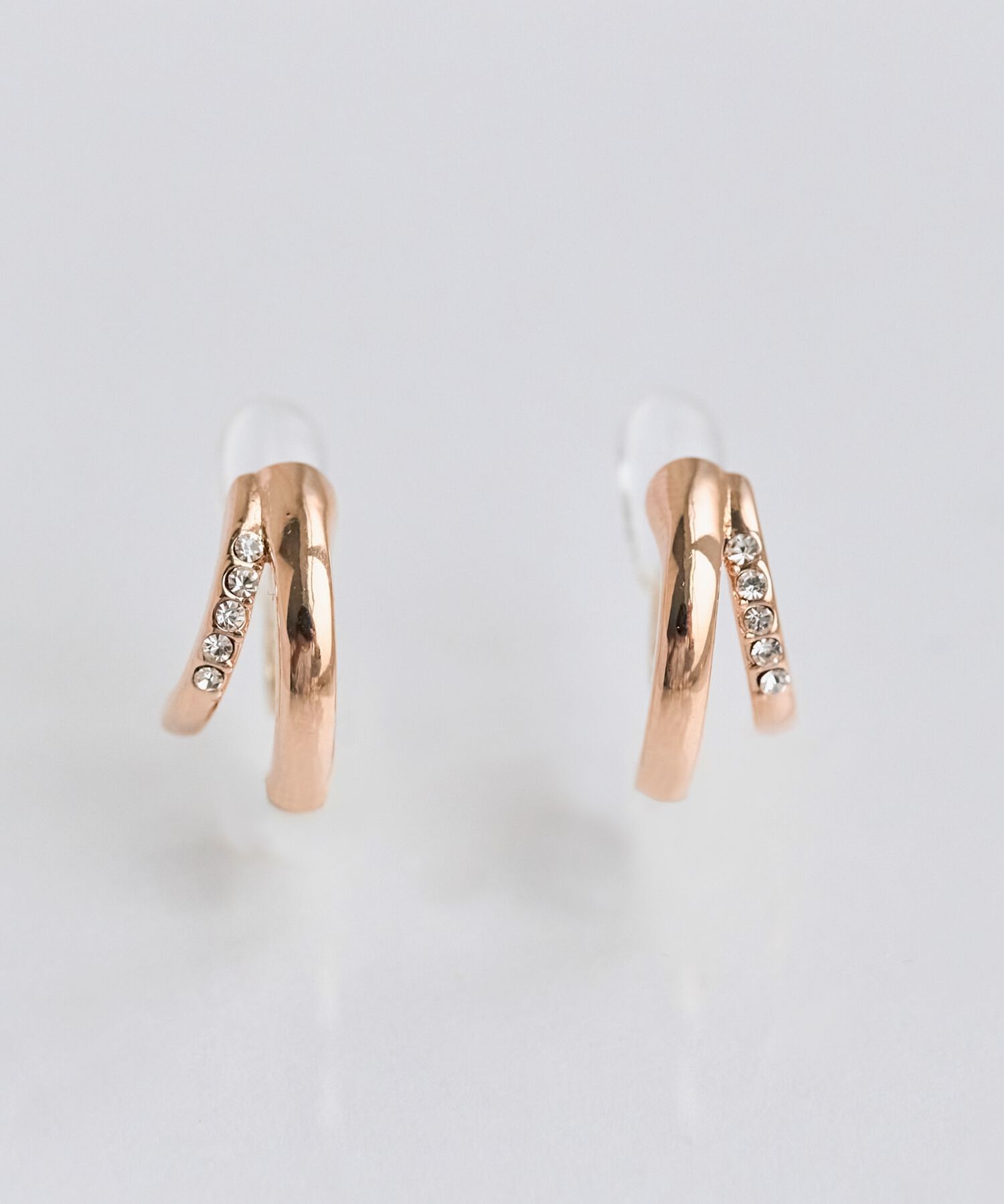 Phoebe「【金属アレルギー対応/痛くないシリーズ】シャインループフィットイヤリング　シャンパンゴールド」|イヤリング|