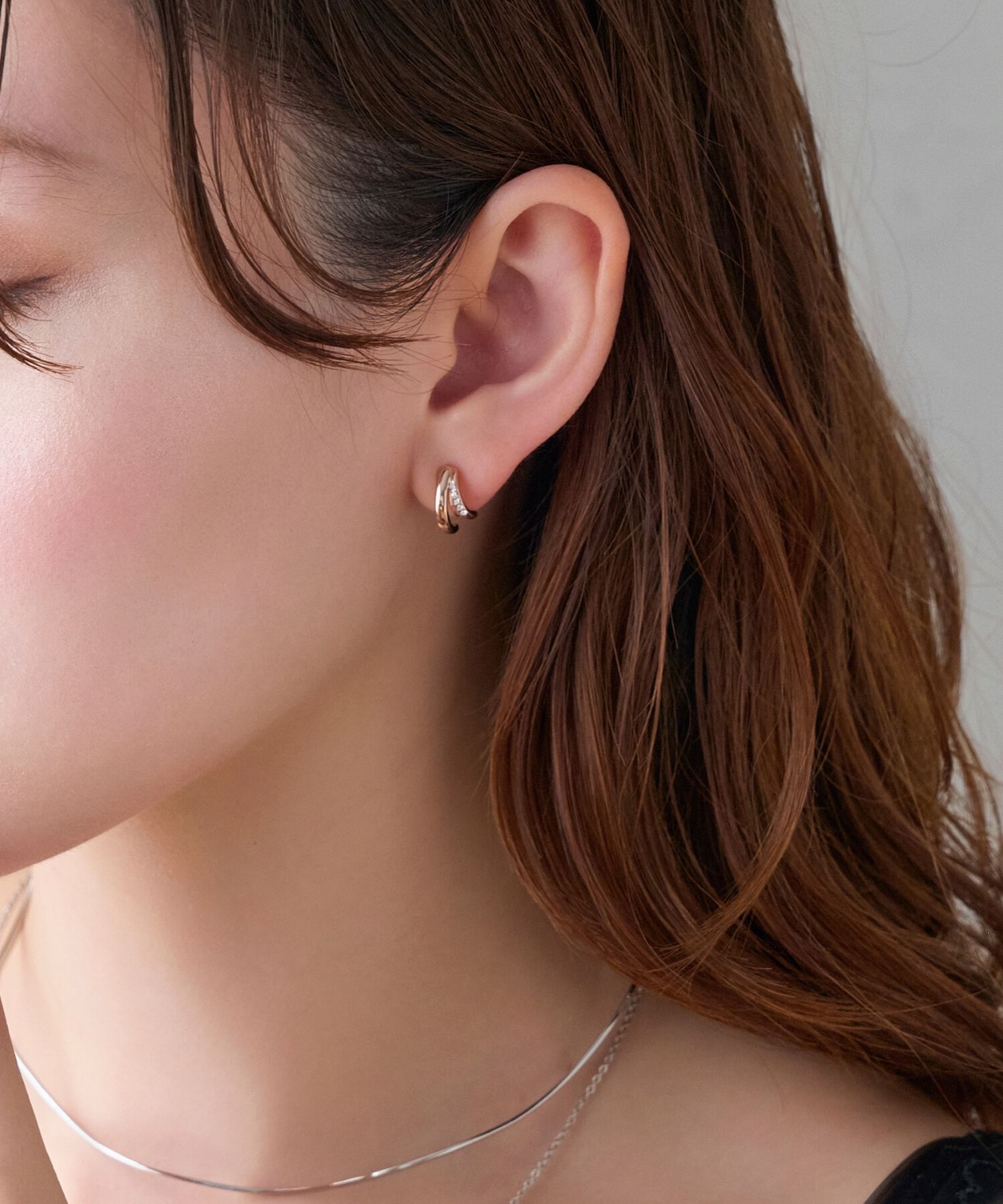 Phoebe「【金属アレルギー対応/痛くないシリーズ】シャインループフィットイヤリング　シャンパンゴールド」|イヤリング|