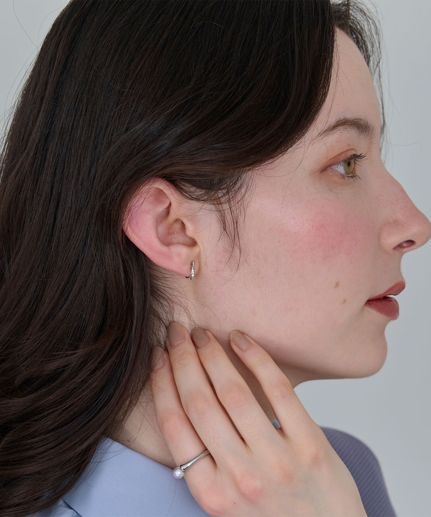 Phoebe「【痛くないシリーズ】ツイストバービジューライトフィットイヤリング　シルバー」|イヤリング|