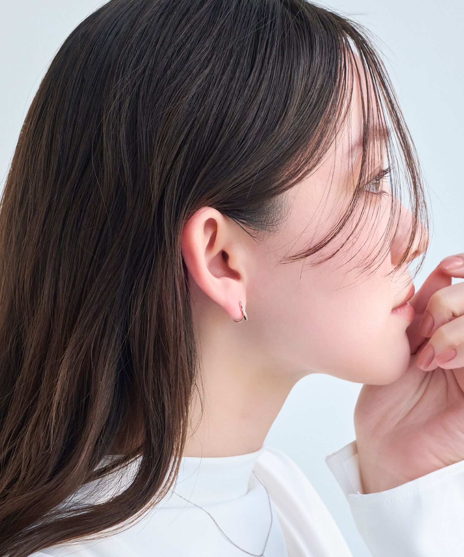 Phoebe「【痛くないシリーズ】ツイストバービジューライトフィットイヤリング　シャンパンゴールド」|イヤリング|