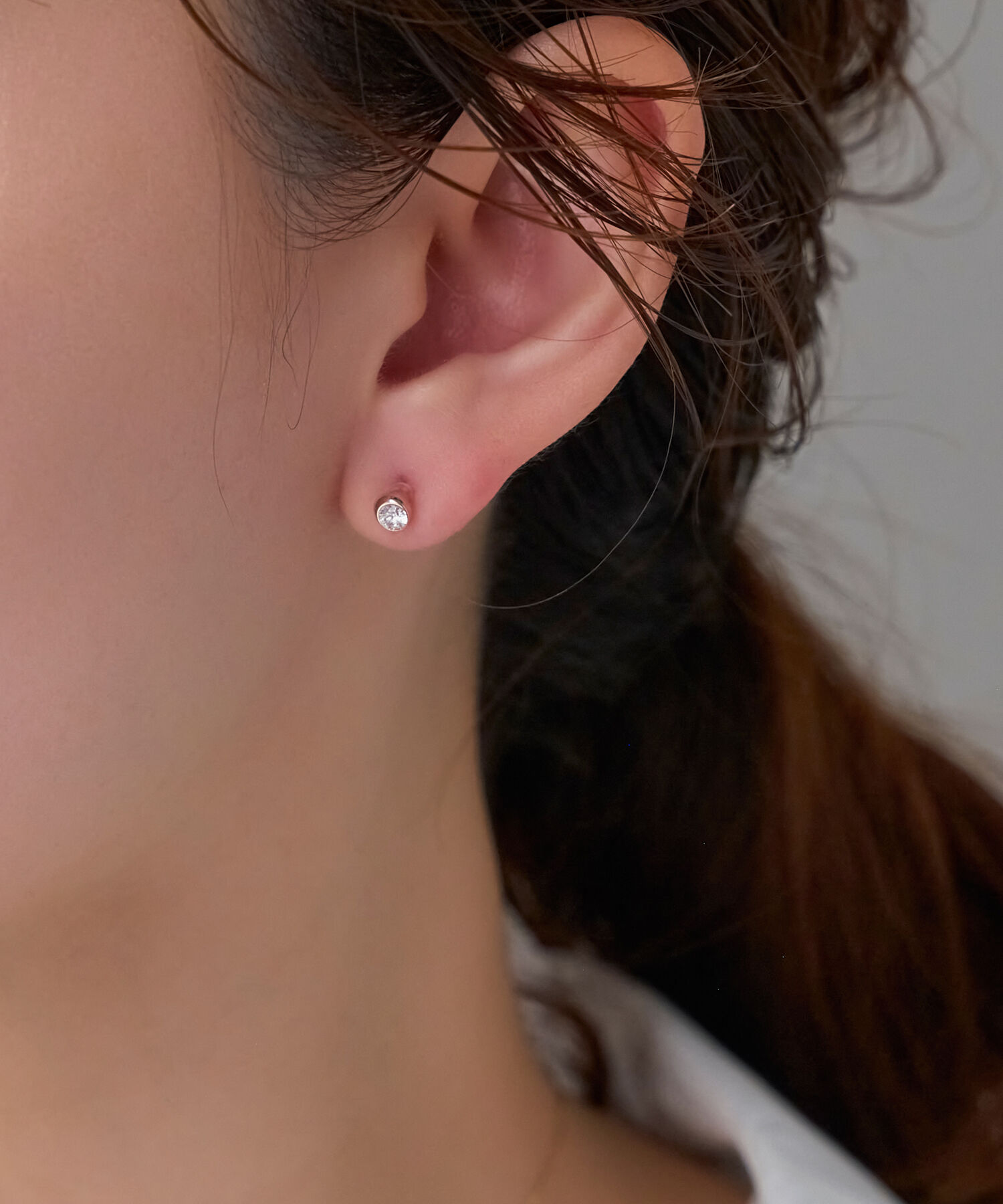 Phoebe「【金属アレルギー対応】ムーンライトビジューセラミックピアス　シャンパンゴールド」|ピアス|