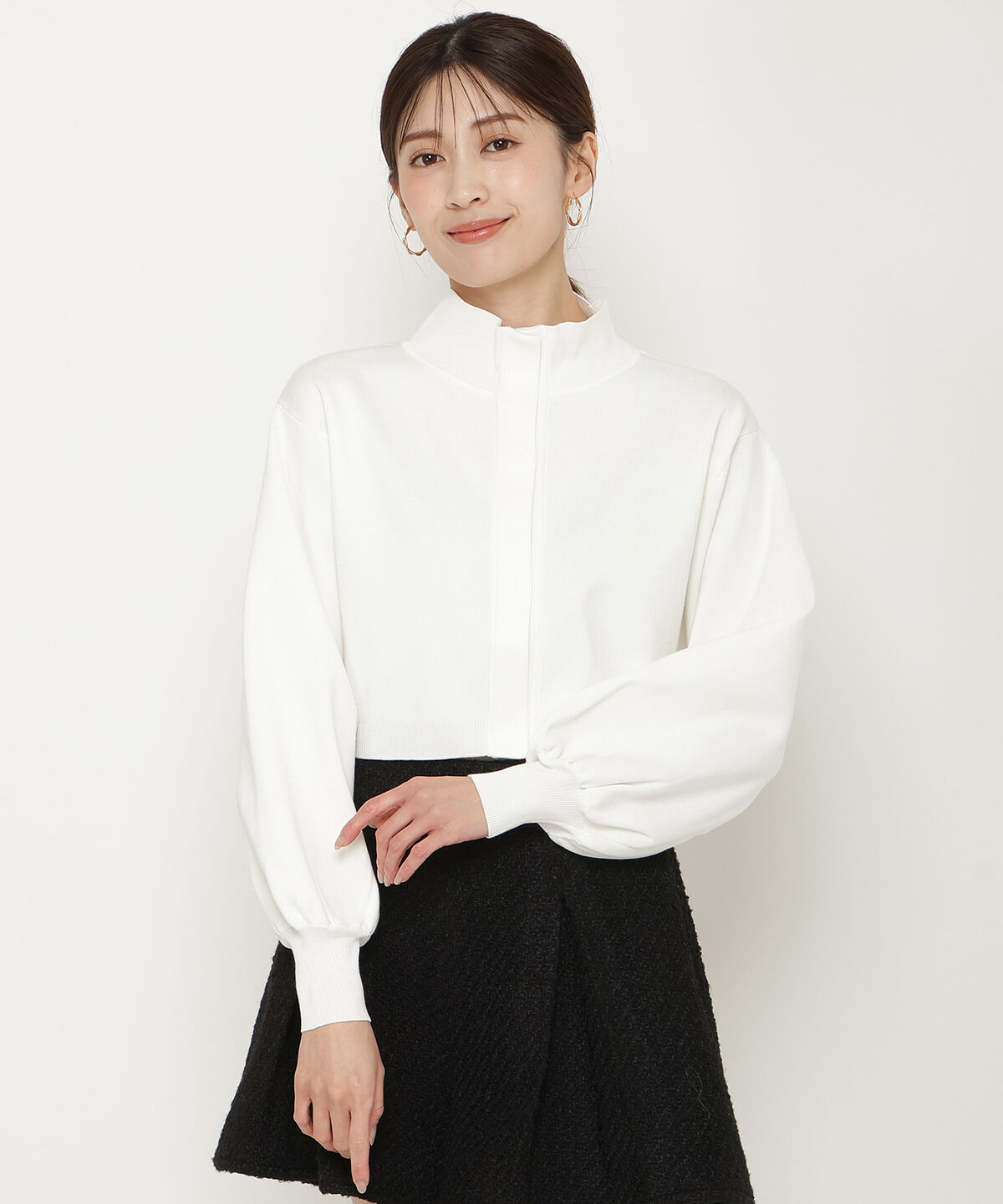 アンドクチュール「スタンドネッククロップドニットジャケット」|カーディガン|オフ