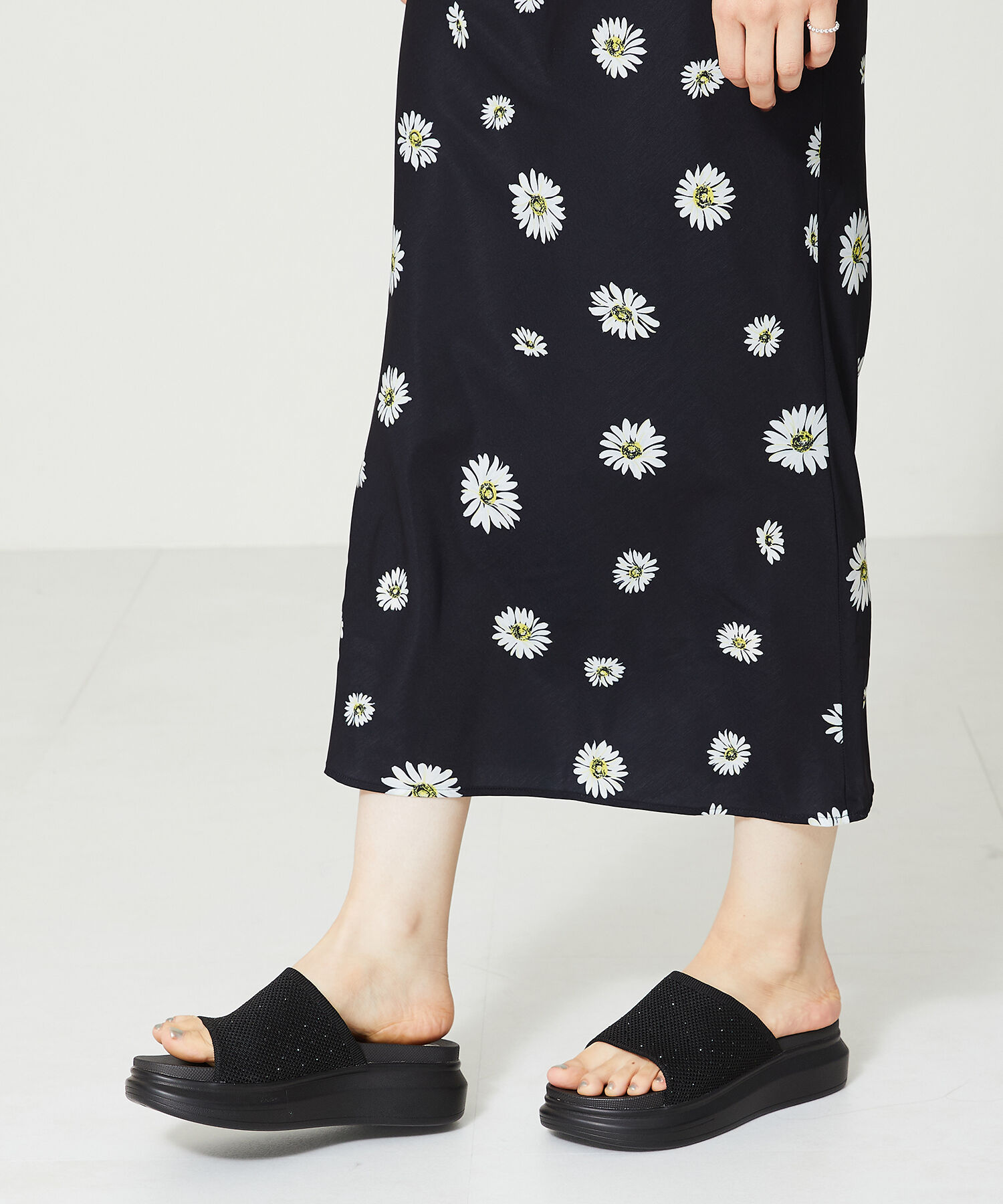 WA Oriental TRaffic「【トレンド】ラインストーンニットミュールサンダル/42204 人気 売れてる」|サンダル|