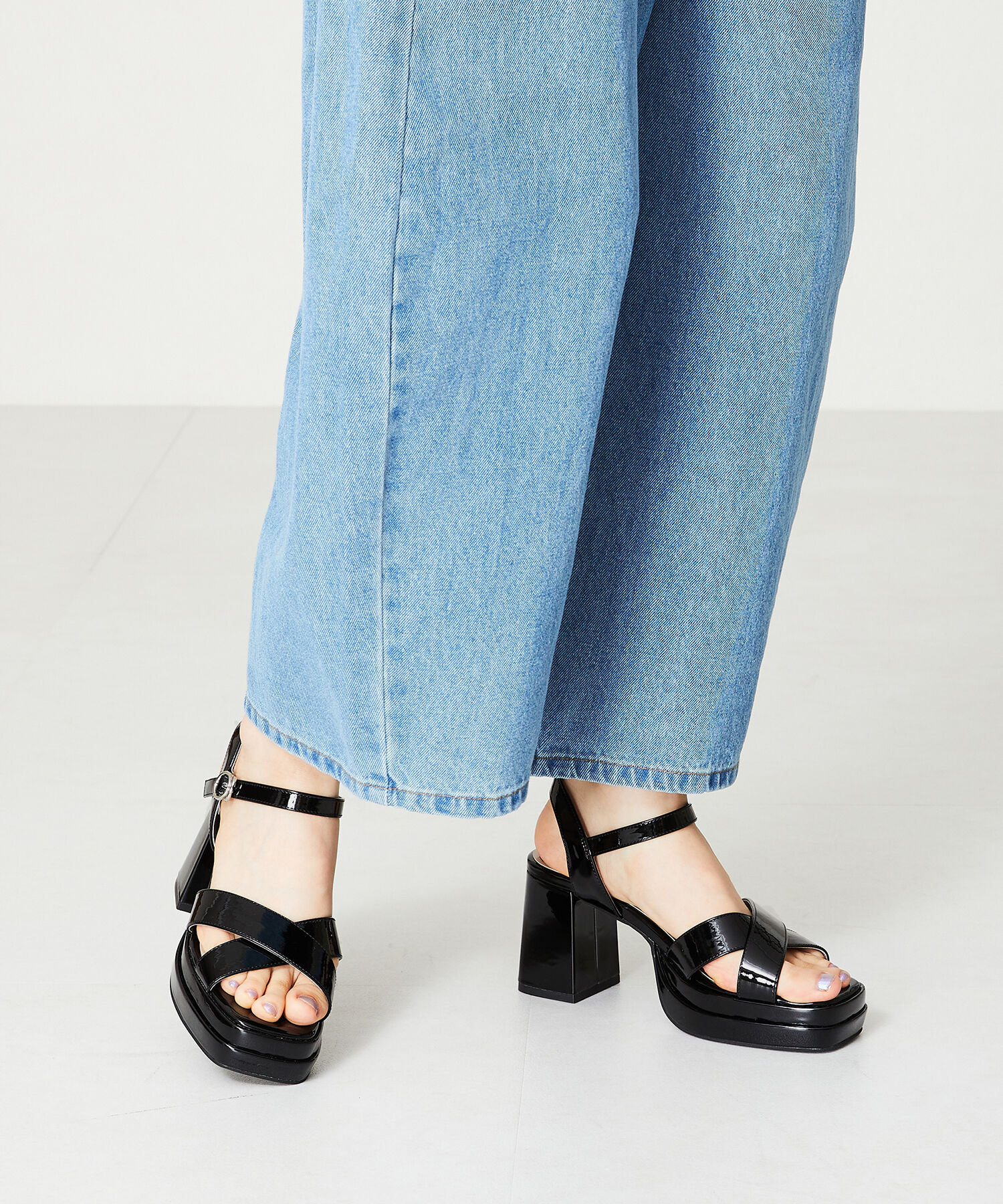 ORiental TRaffic「プラットフォームクロスベルトサンダル/41214」|サンダル|BLACK