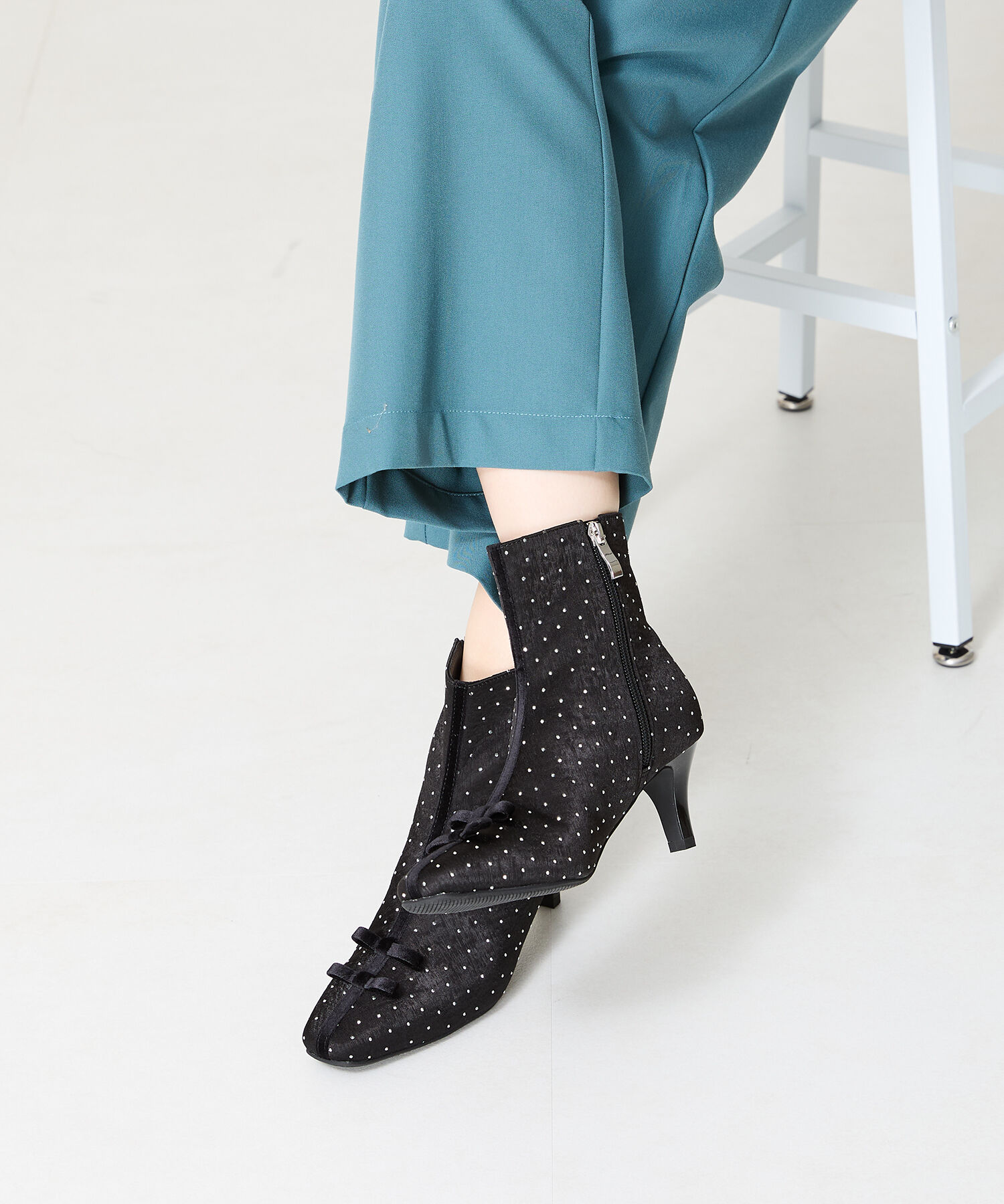 ORiental TRaffic「リボンモチーフラインストーンヒールブーツ/41436」|ショートブーツ|