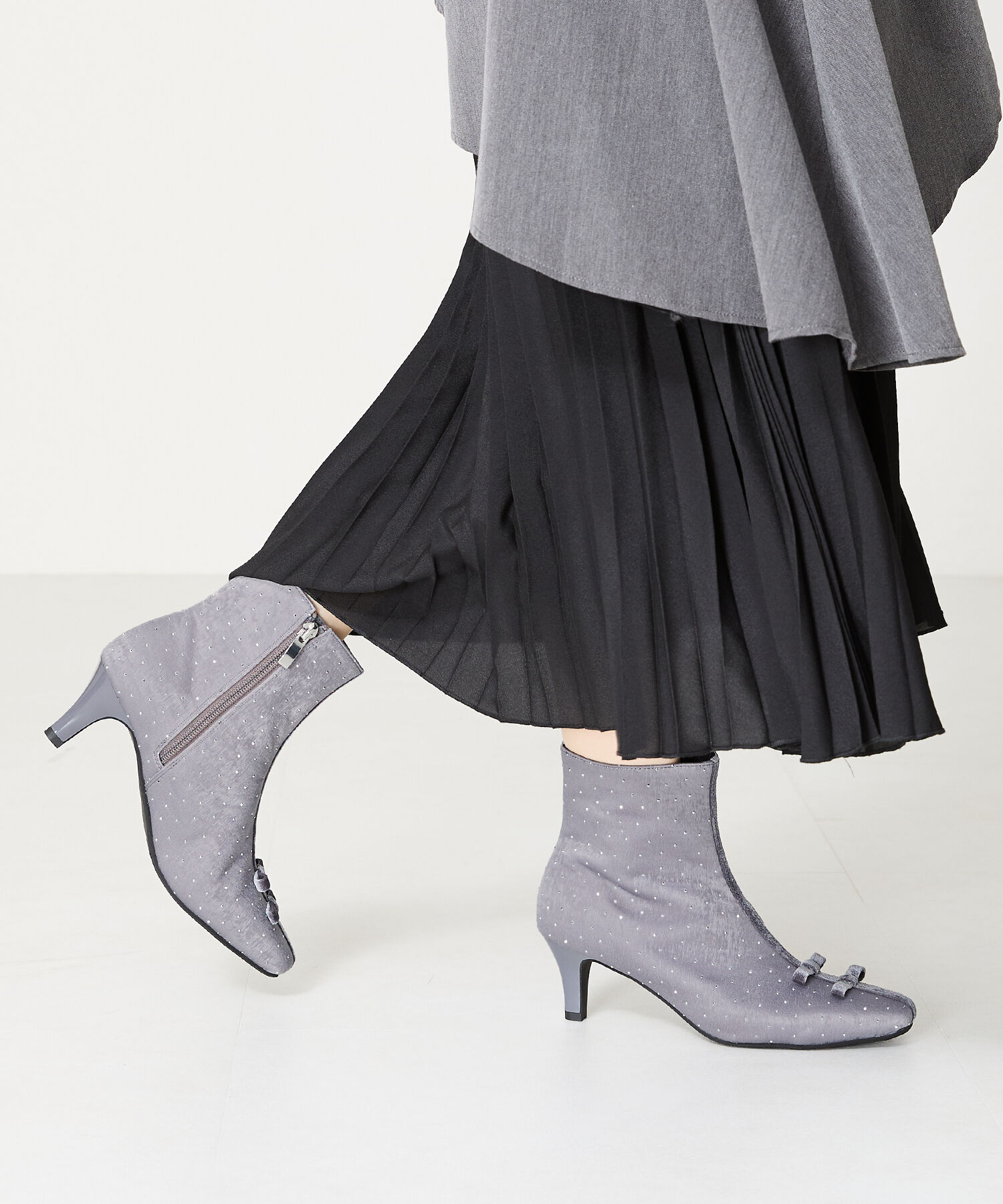 ORiental TRaffic「リボンモチーフラインストーンヒールブーツ/41436」|ショートブーツ|GREY