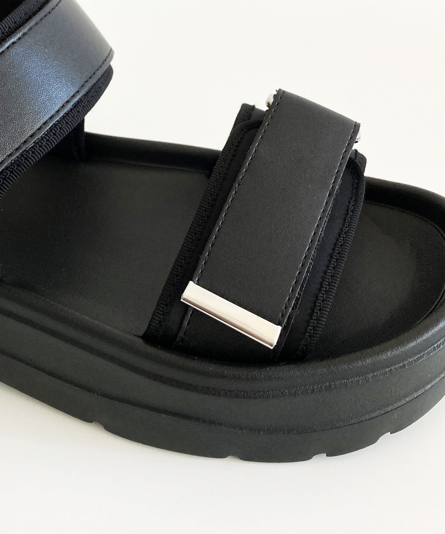 ORiental TRaffic「【Fit meサンダル】メタルパーツ厚底サンダル/51226 サンダル 軽い 人気 トレンド 再入荷」|サンダル|