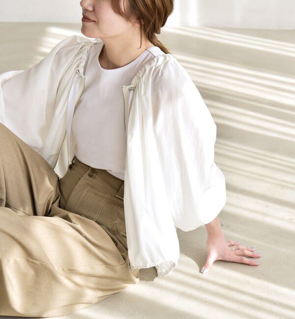 quaranciel「《予約》quaranciel:〈洗濯機可能〉シアー ギャザー ネック コンパクト ブルゾン」|その他|ホワイト