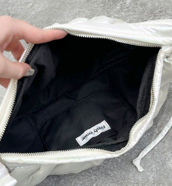 fredy emue「ソフトパテッドシャーリングショルダーバッグ」|ショルダー・メッセンジャー|