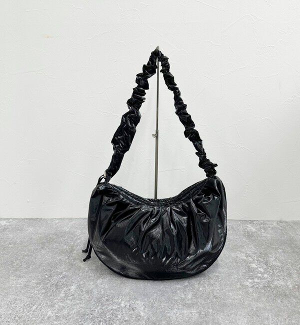 fredy emue「ソフトパテッドシャーリングショルダーバッグ」|ショルダー・メッセンジャー|