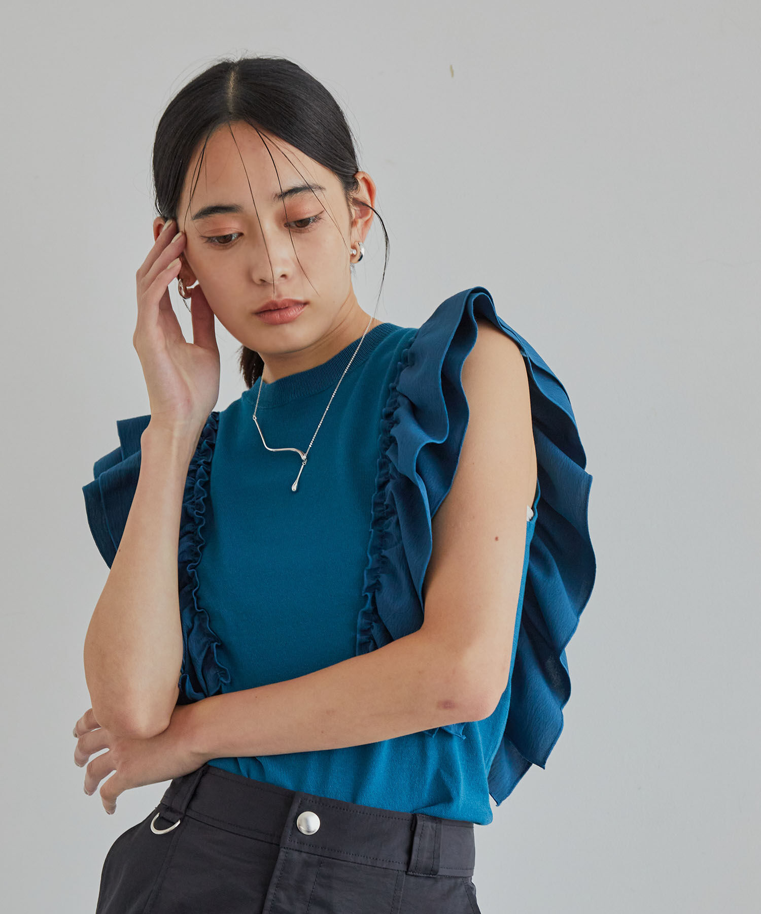 VIS「【洗える】異素材ドッキングフリルニットプルオーバー」|Tシャツ・カットソー|ブルー系(45)