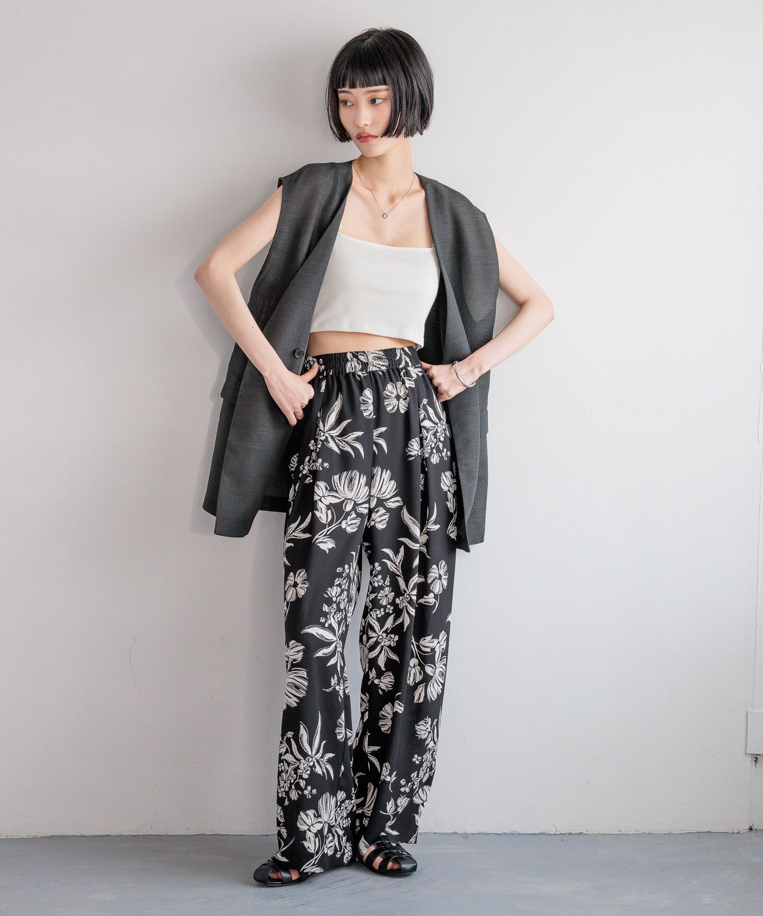 LOWRYS FARM「タックワイドイージーパンツ」|チノ|